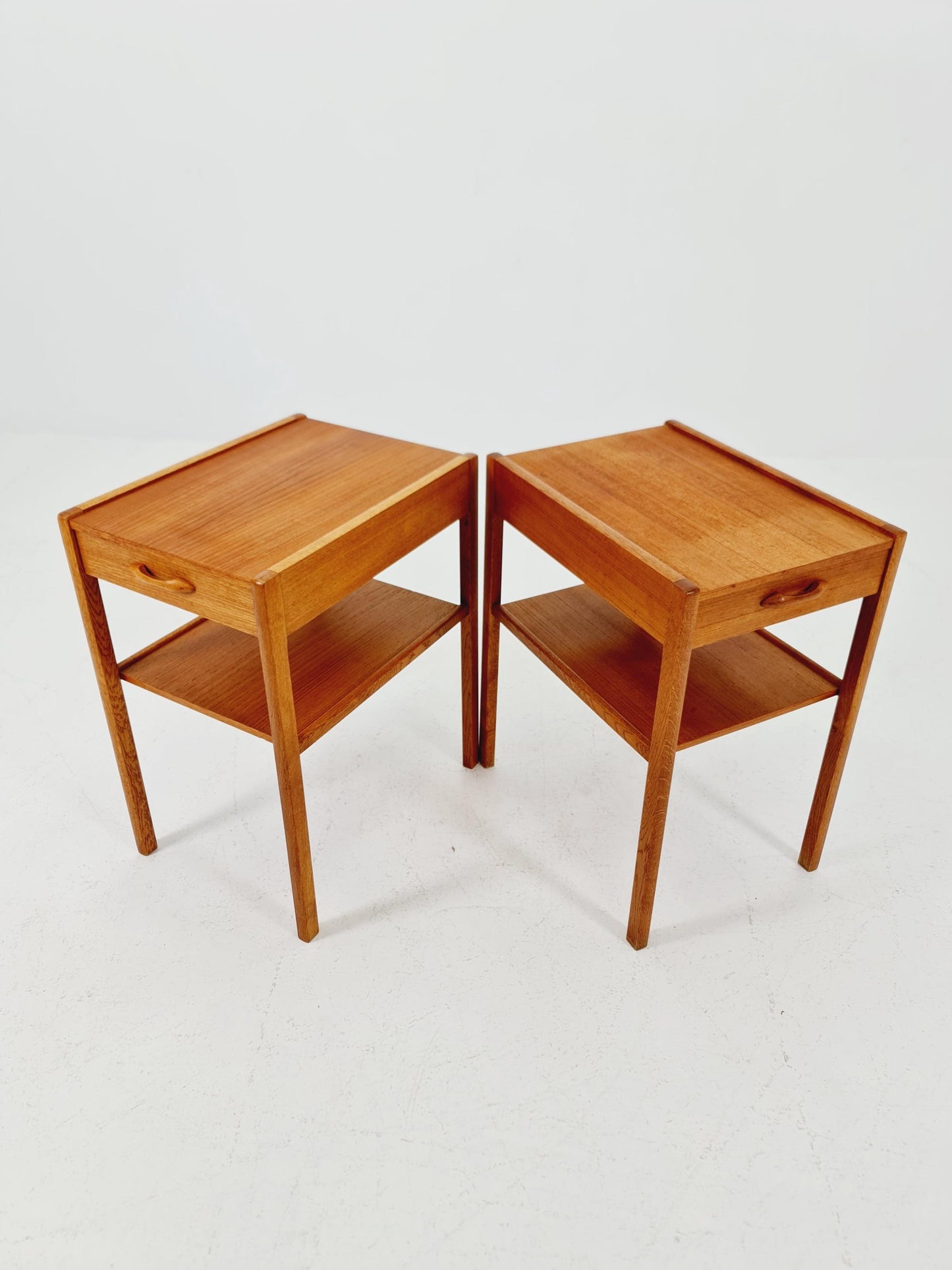 Pair of Dansih Midcentury Teak Vintage Side table/ Bedside table/ Night stand BY AB Bjärni Bjärnum 1960s