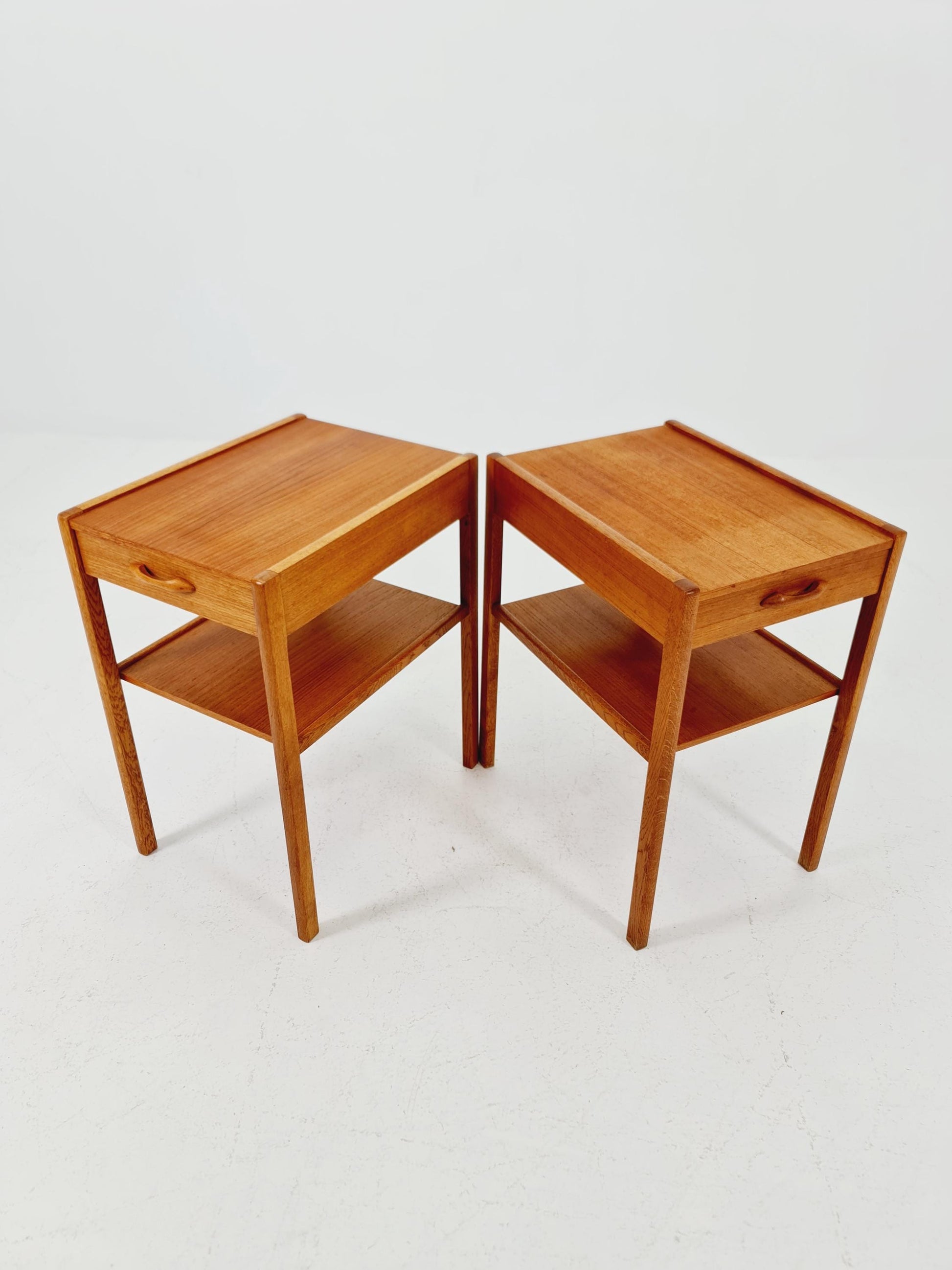 Pair of Dansih Midcentury Teak Vintage Side table/ Bedside table/ Night stand BY AB Bjärni Bjärnum 1960s