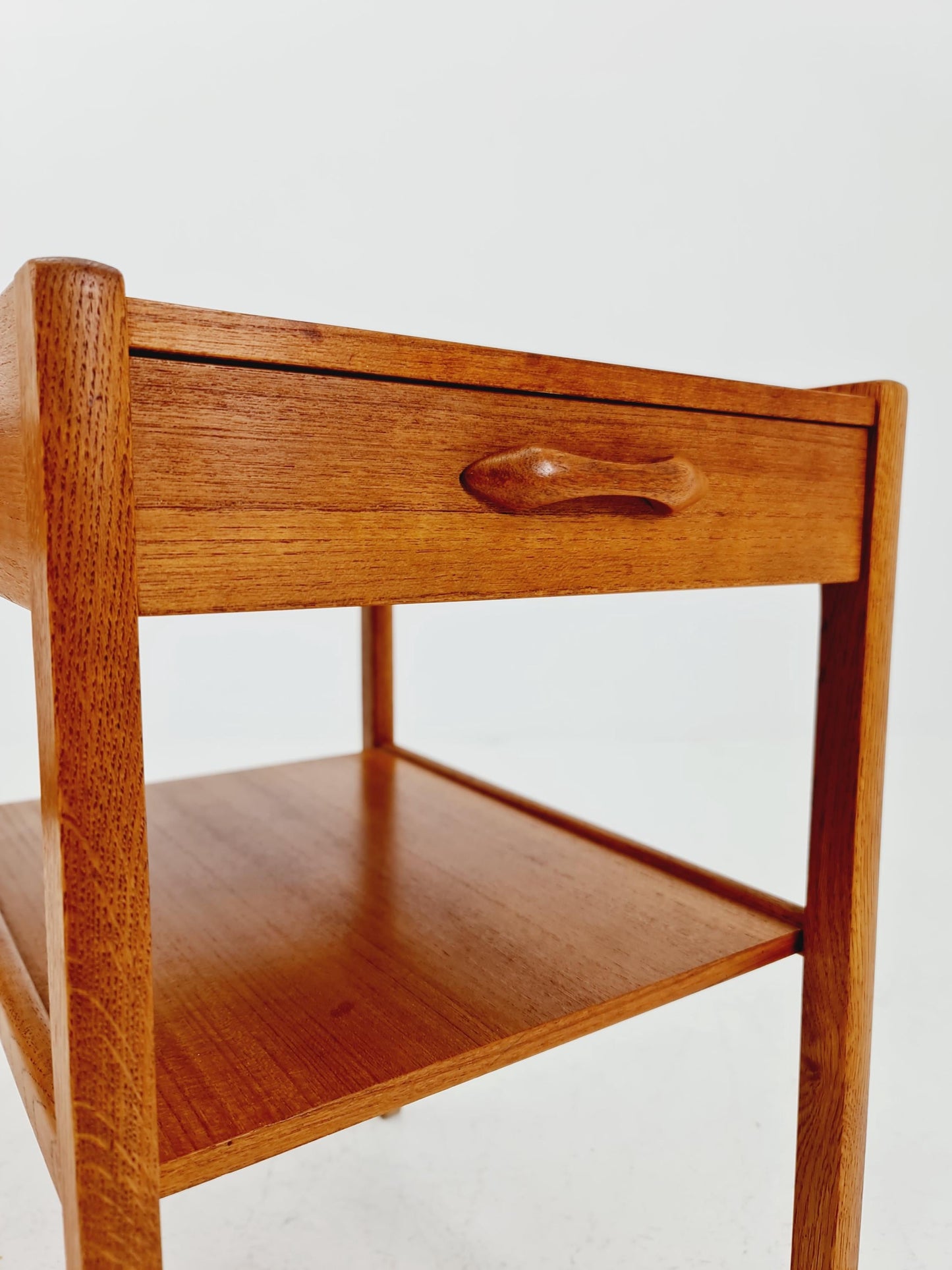 Pair of Dansih Midcentury Teak Vintage Side table/ Bedside table/ Night stand BY AB Bjärni Bjärnum 1960s