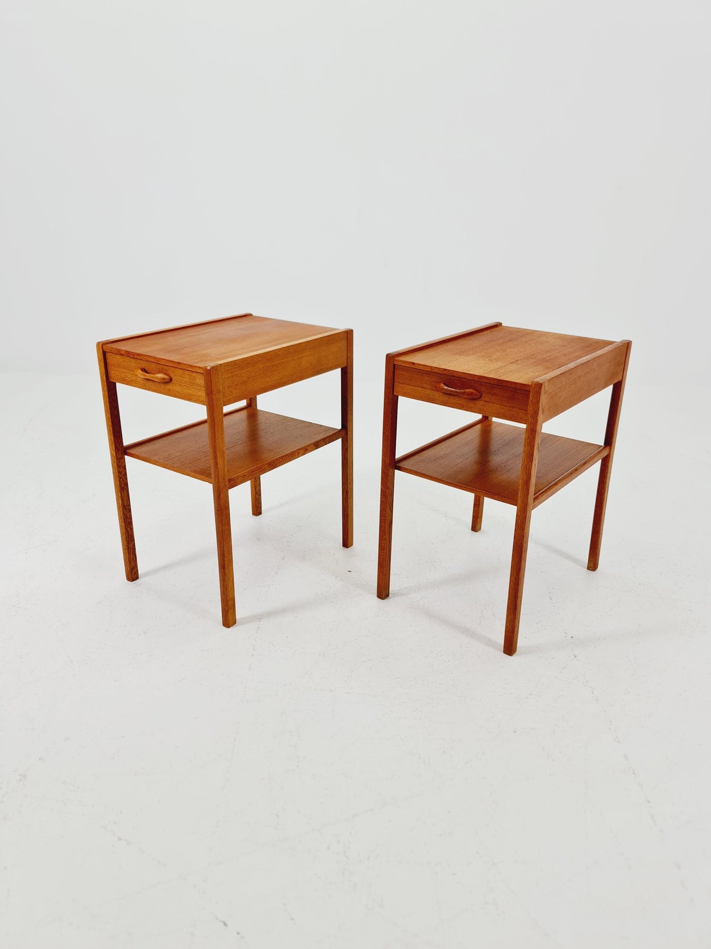 Pair of Dansih Midcentury Teak Vintage Side table/ Bedside table/ Night stand BY AB Bjärni Bjärnum 1960s