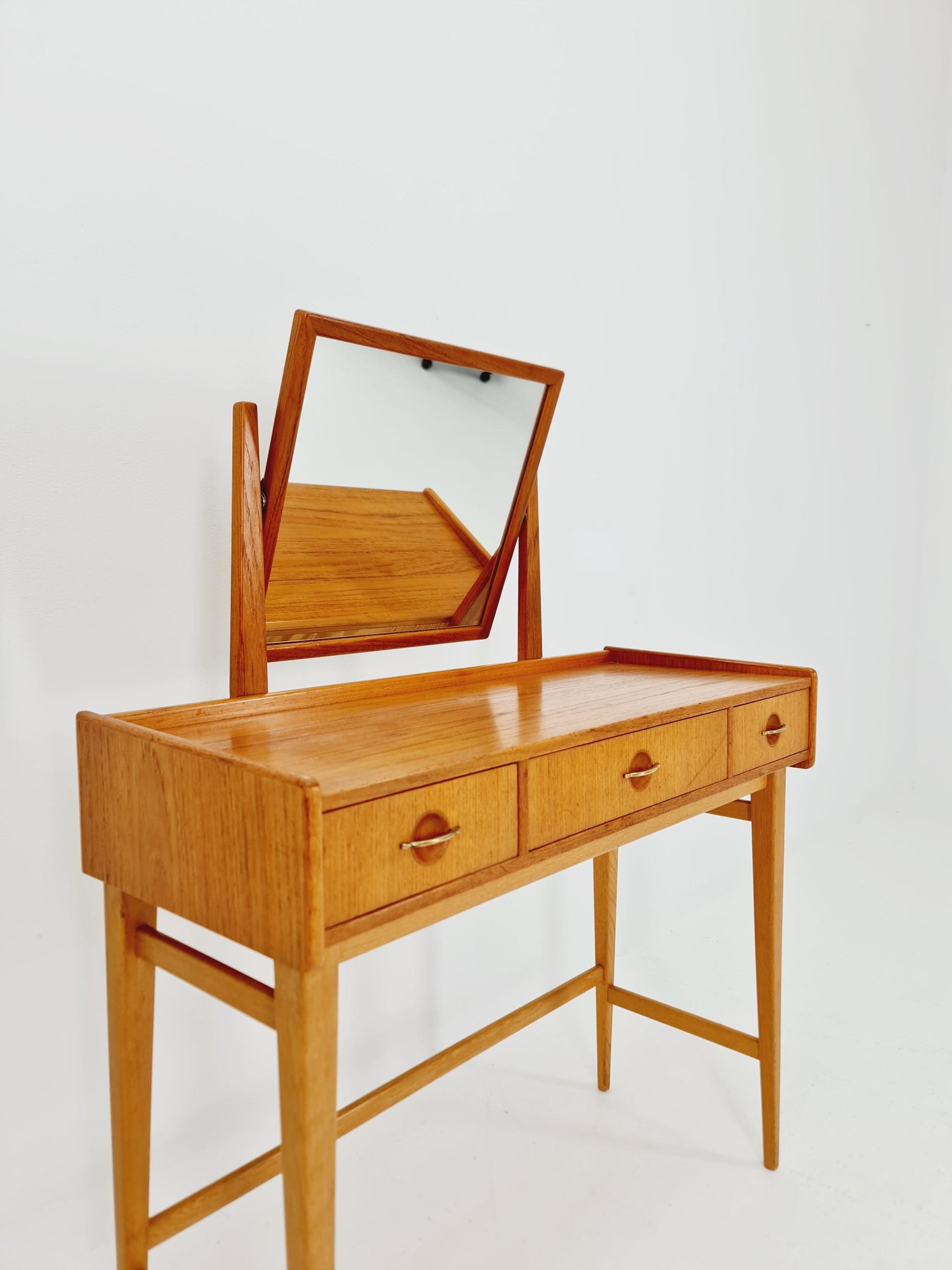 Mid Century Modern Danish Teak vanity table make up table by Fröseke for AB nybrofabriken, 1960s