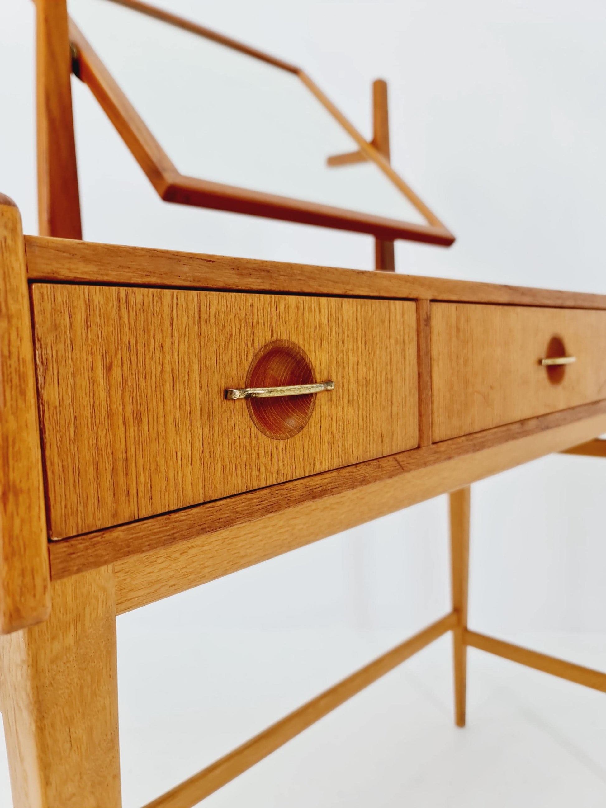 Mid Century Modern Danish Teak vanity table make up table by Fröseke for AB nybrofabriken, 1960s