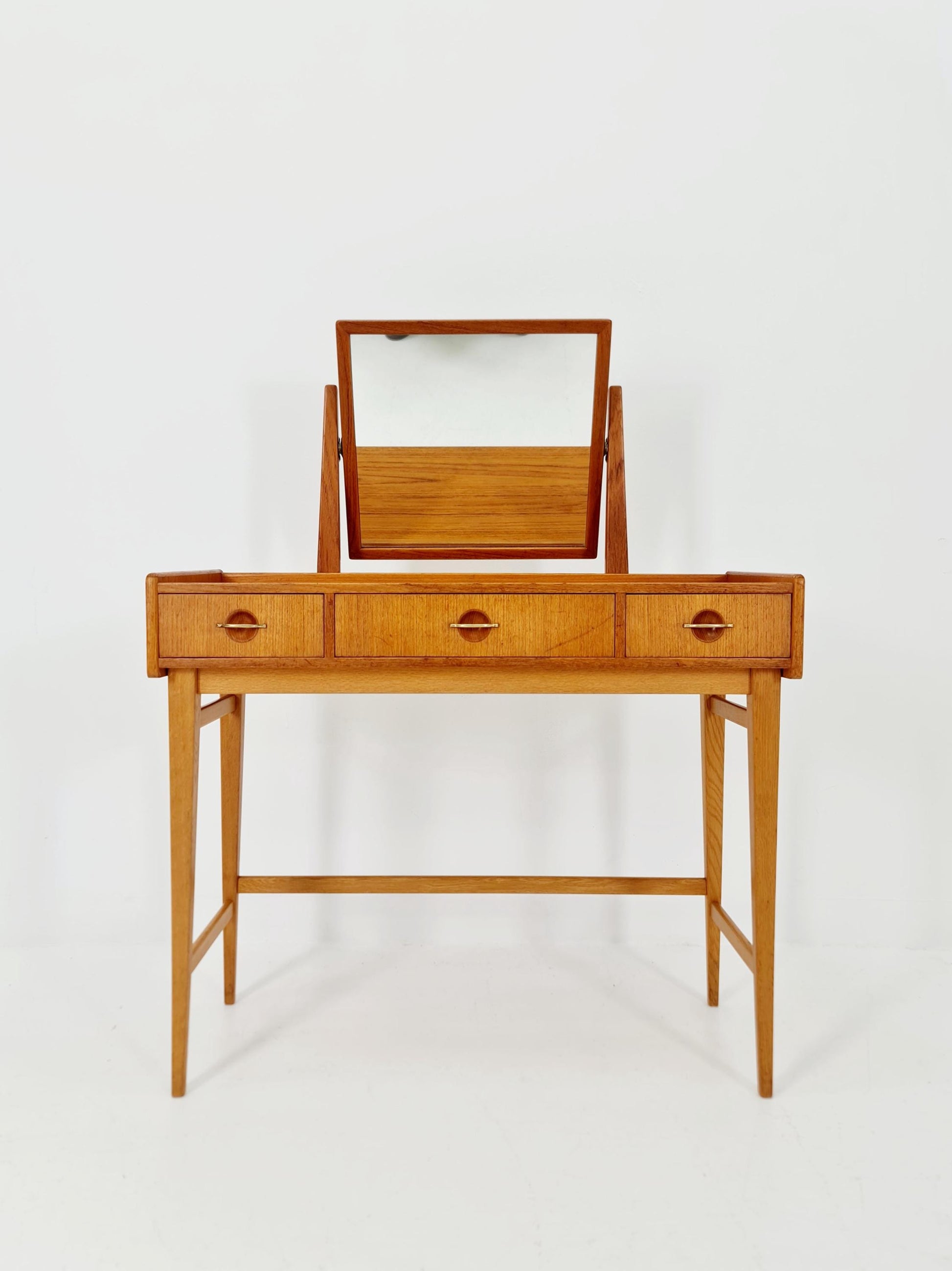 Mid Century Modern Danish Teak vanity table make up table by Fröseke for AB nybrofabriken, 1960s