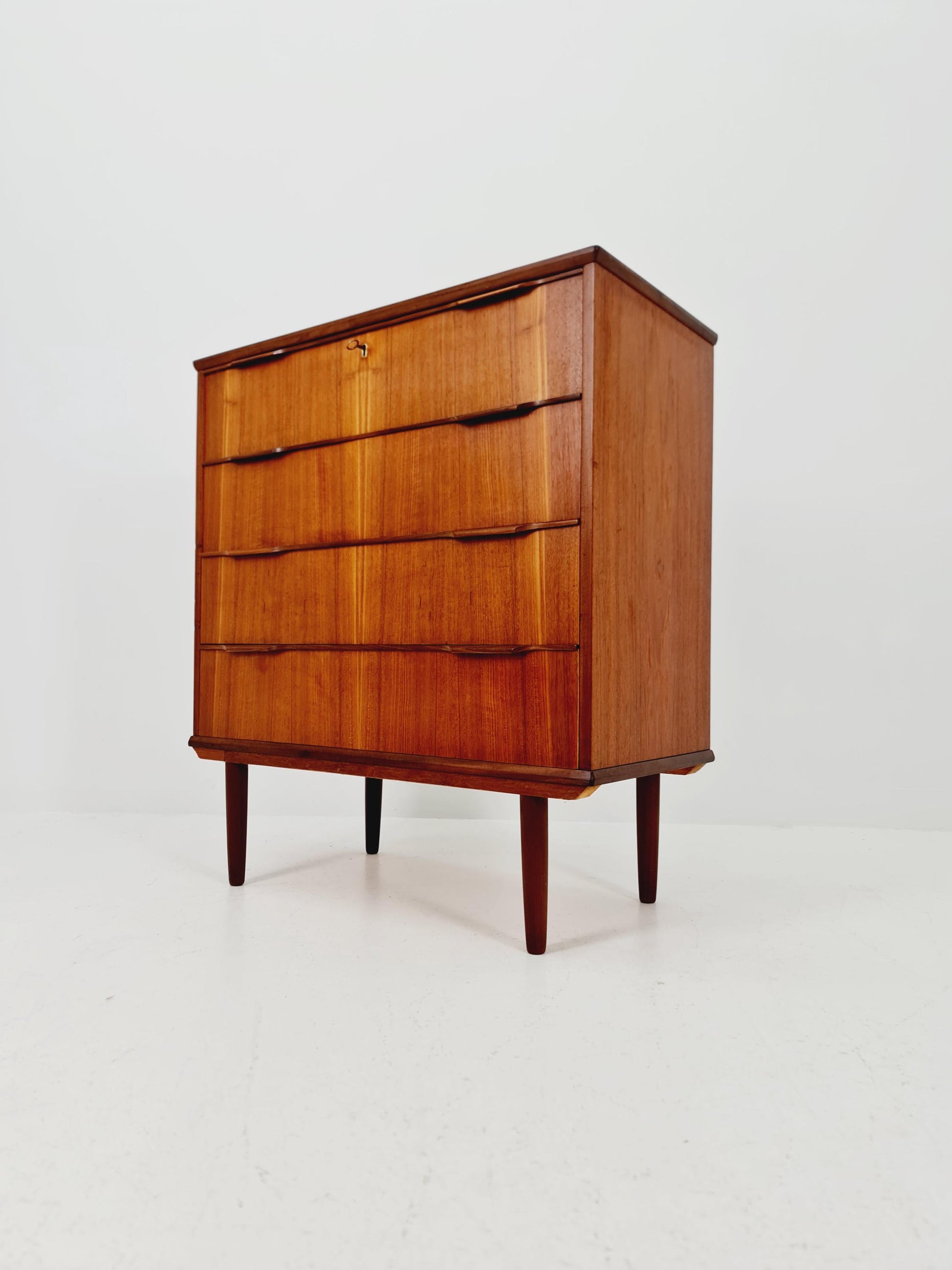 Midcentury danish design chest of drawers / drawer dresser /4 drawers cabinet By Ejsing Möbelfabrik 1960s
