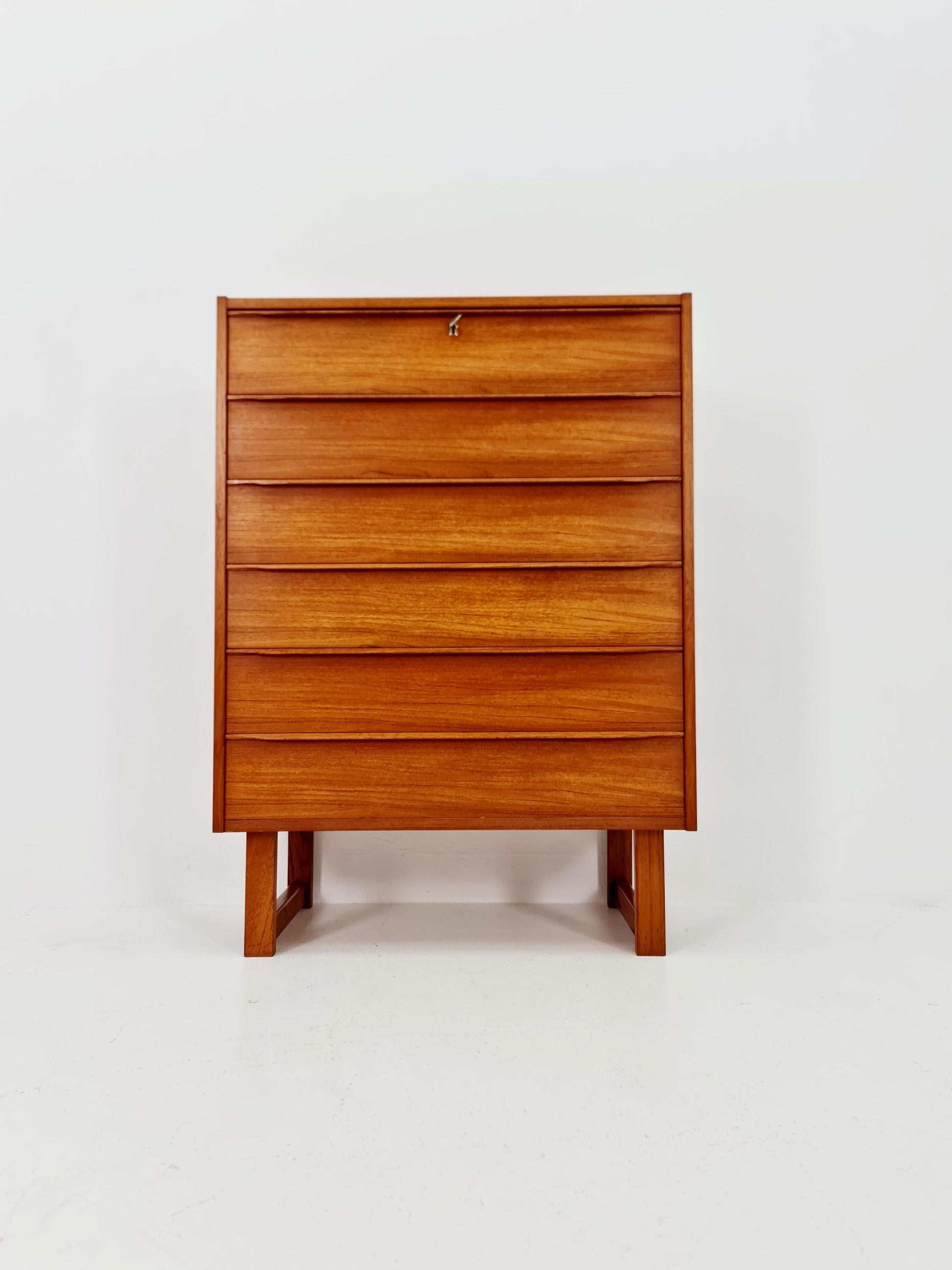 Midcentury danish design chest of drawers / drawer dresser /6 drawers cabinet By Ejsing Möbelfabrik 1960s
