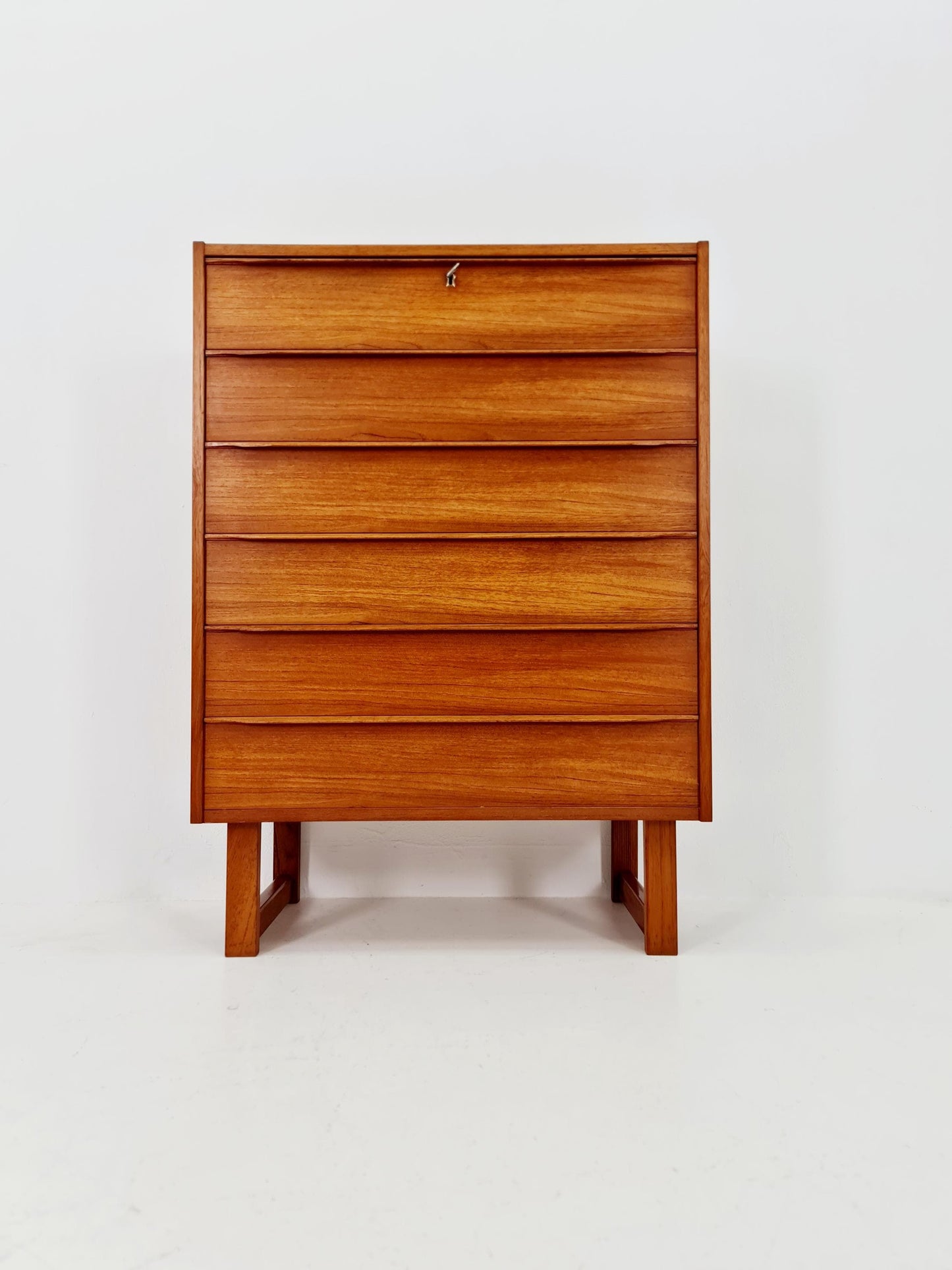 Midcentury danish design chest of drawers / drawer dresser /6 drawers cabinet By Ejsing Möbelfabrik 1960s