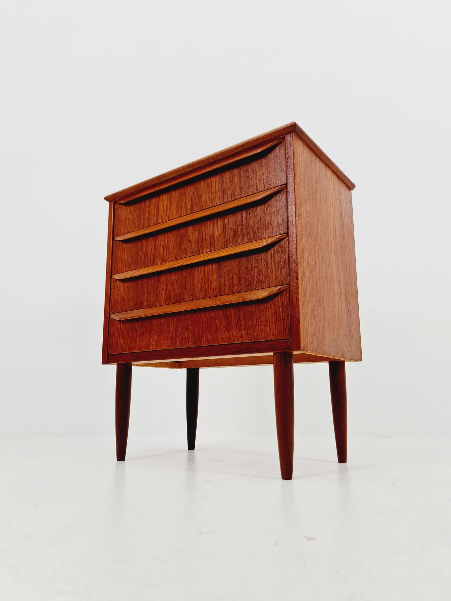 Midcentury danish drawer dresser /4 drawers by Egon Jaxhjem 1960s