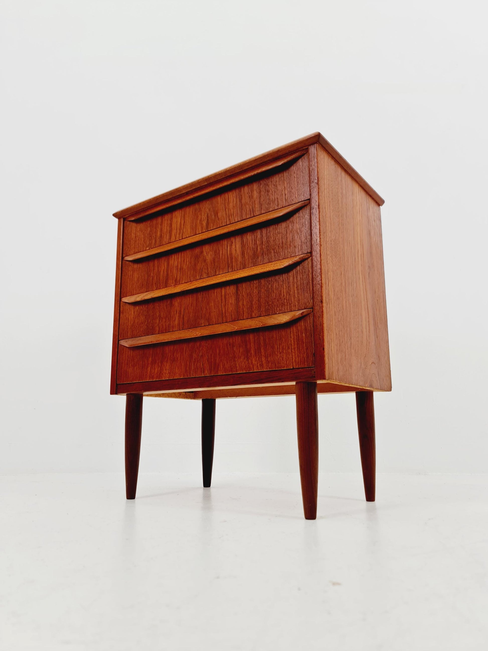 Midcentury danish drawer dresser /4 drawers by Egon Jaxhjem 1960s