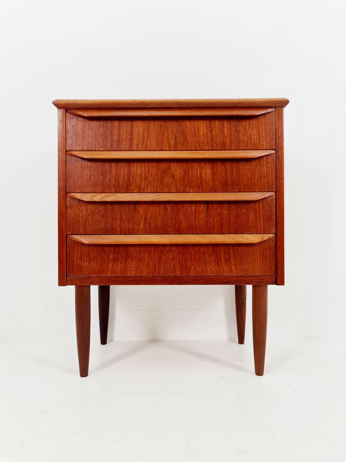 Midcentury danish drawer dresser /4 drawers by Egon Jaxhjem 1960s