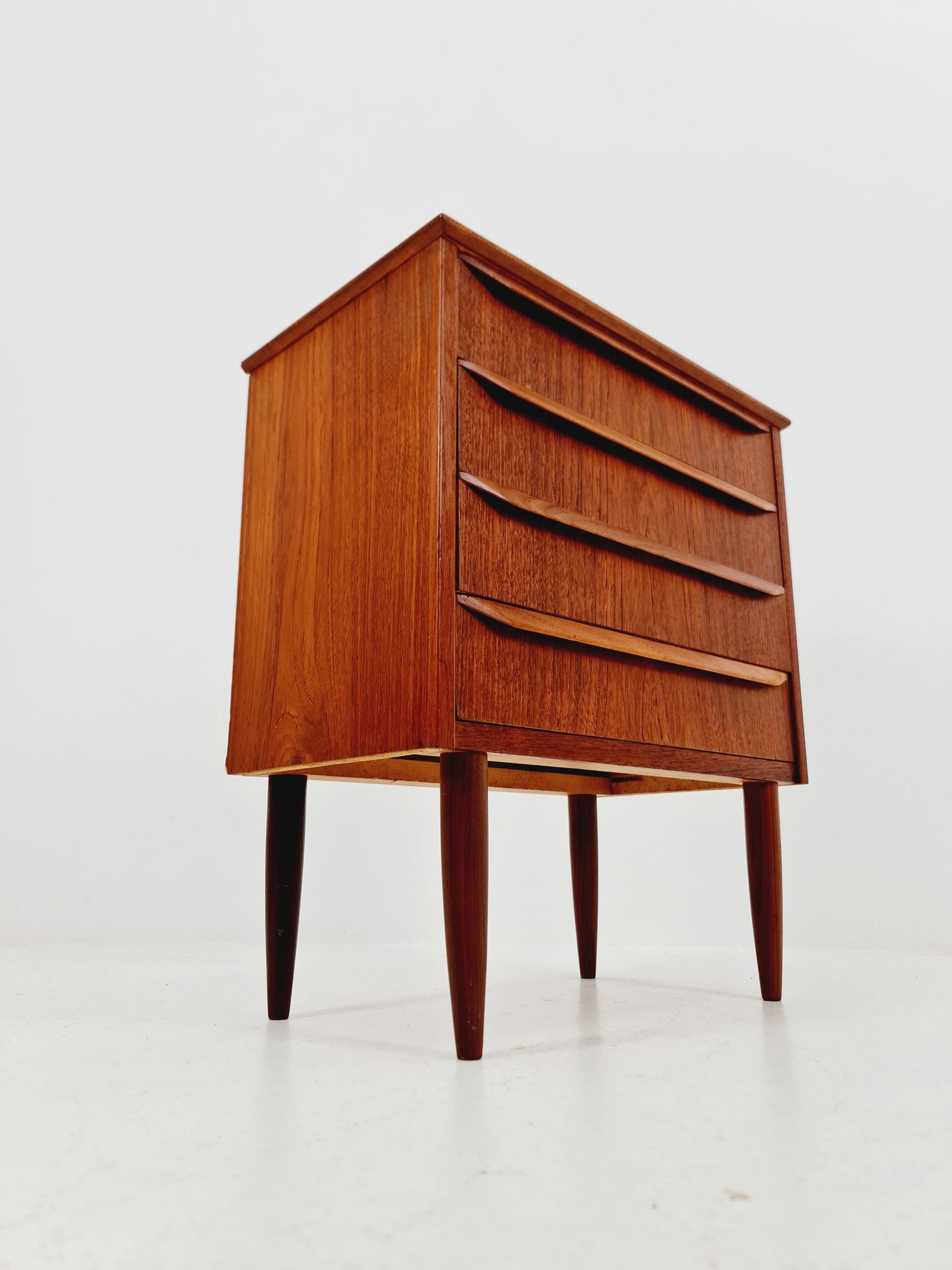 Midcentury danish drawer dresser /4 drawers by Egon Jaxhjem 1960s