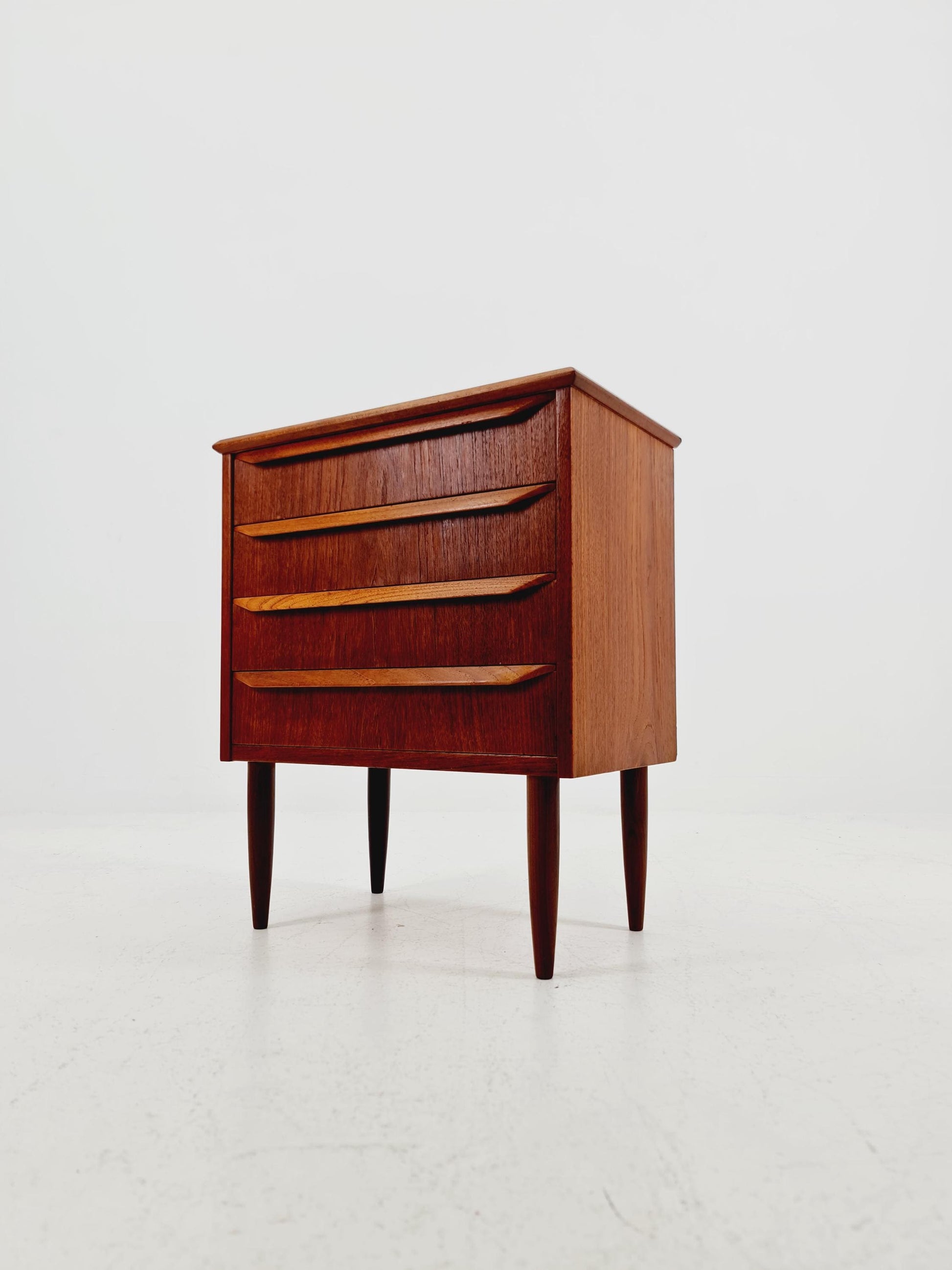 Midcentury danish drawer dresser /4 drawers by Egon Jaxhjem 1960s