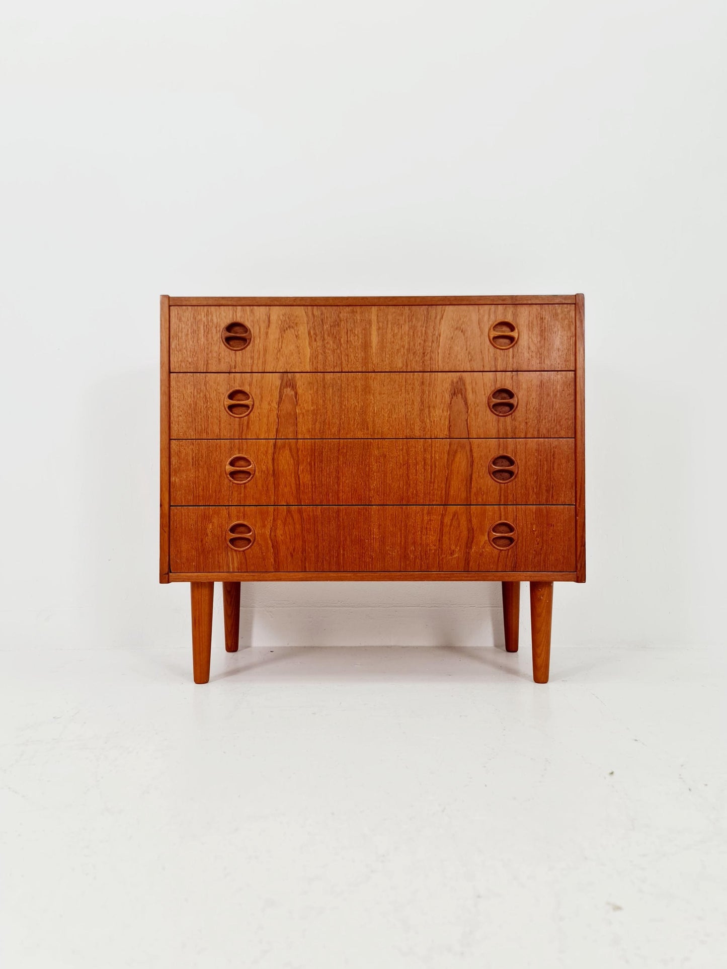 Midcentury danish design chest of drawers / drawer dresser /4 drawers cabinet 1960s