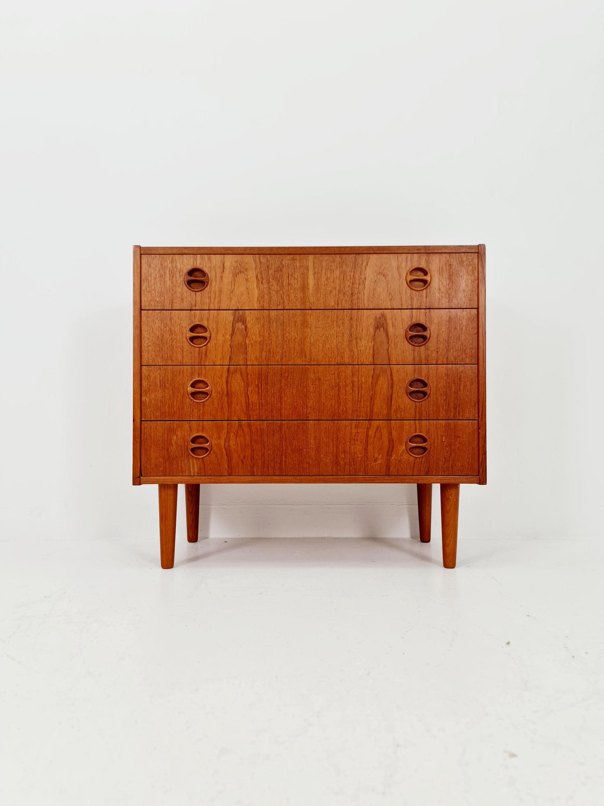 Midcentury danish design chest of drawers / drawer dresser /4 drawers cabinet 1960s