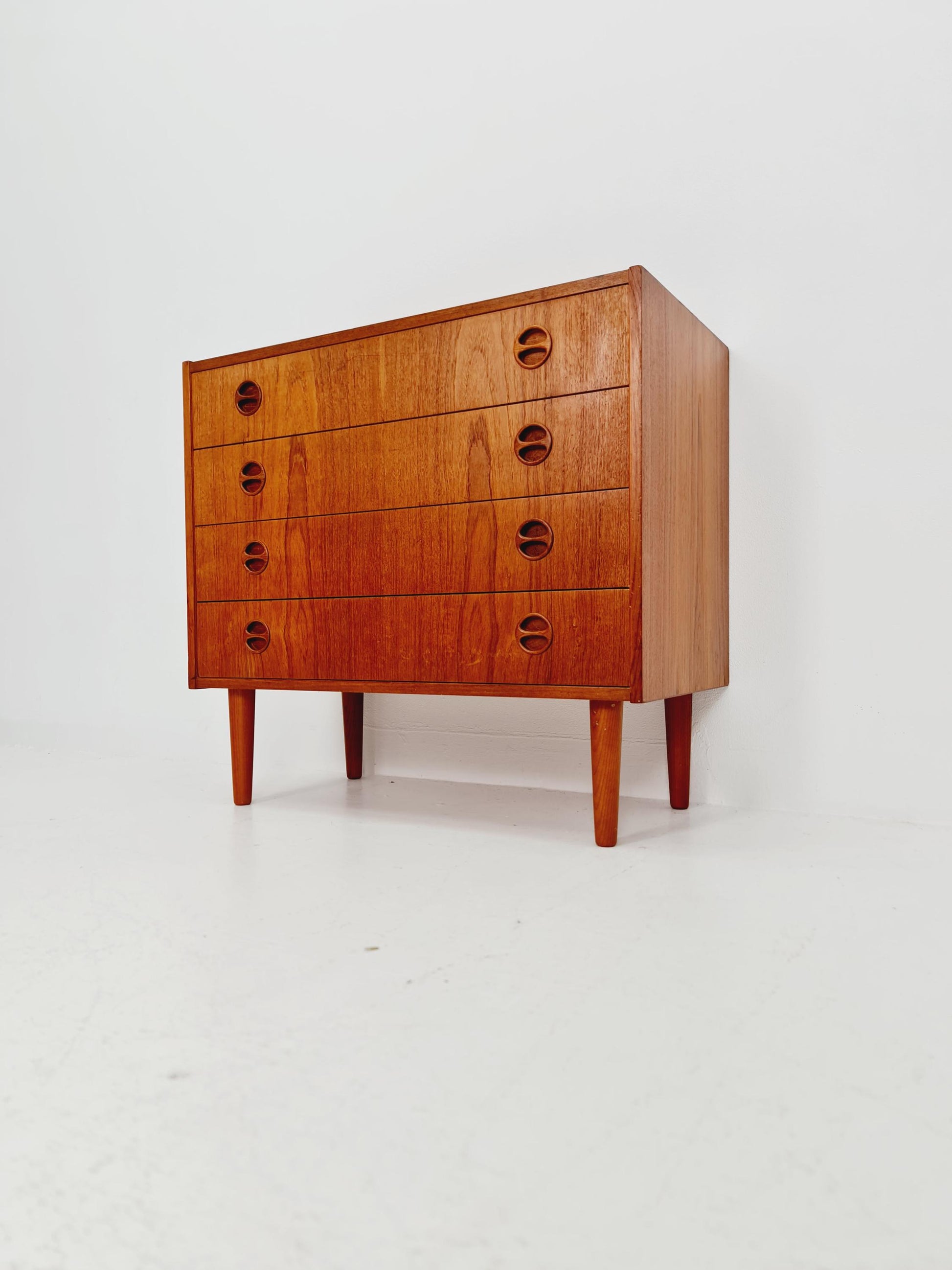 Midcentury danish design chest of drawers / drawer dresser /4 drawers cabinet 1960s