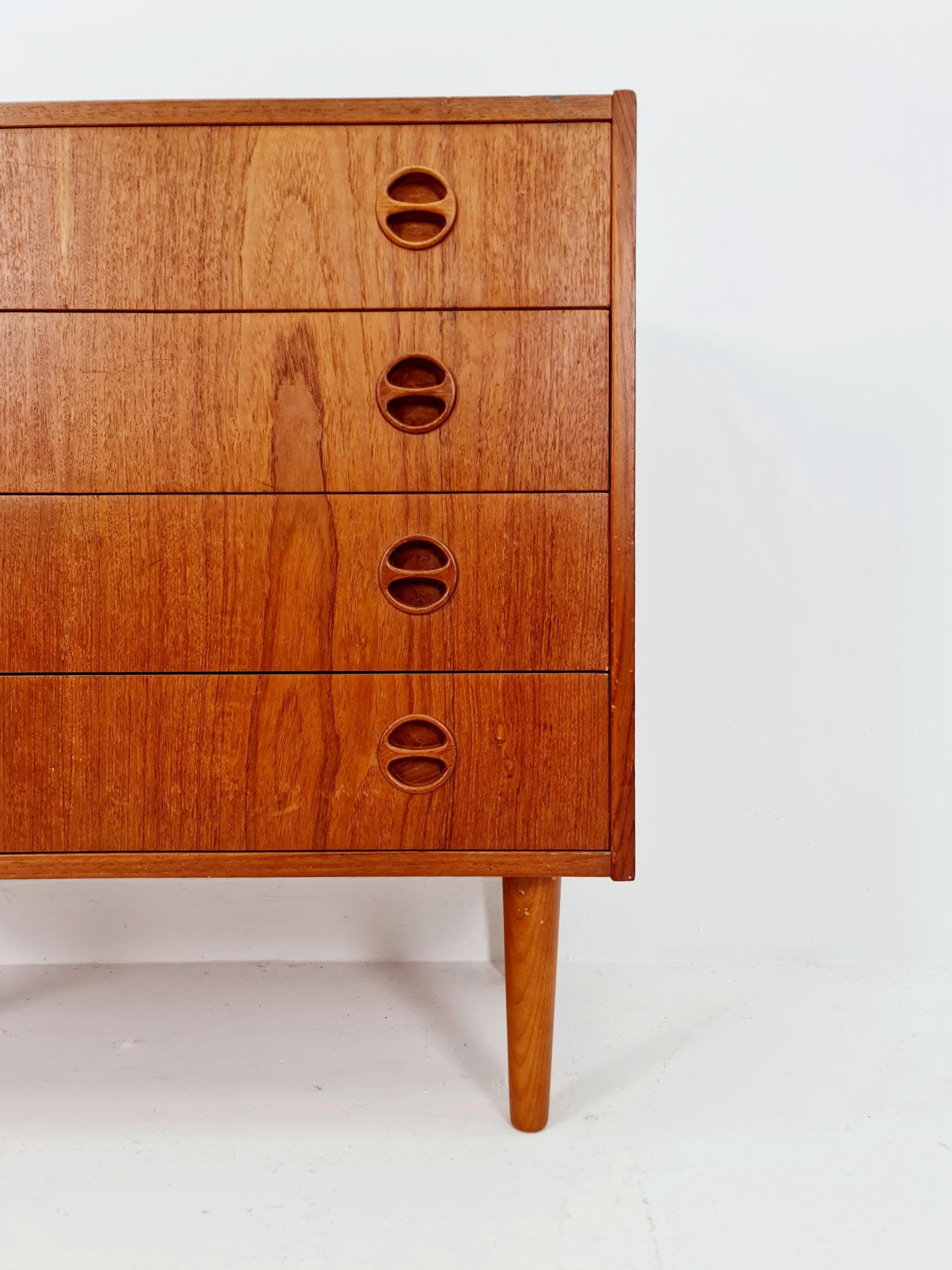 Midcentury danish design chest of drawers / drawer dresser /4 drawers cabinet 1960s