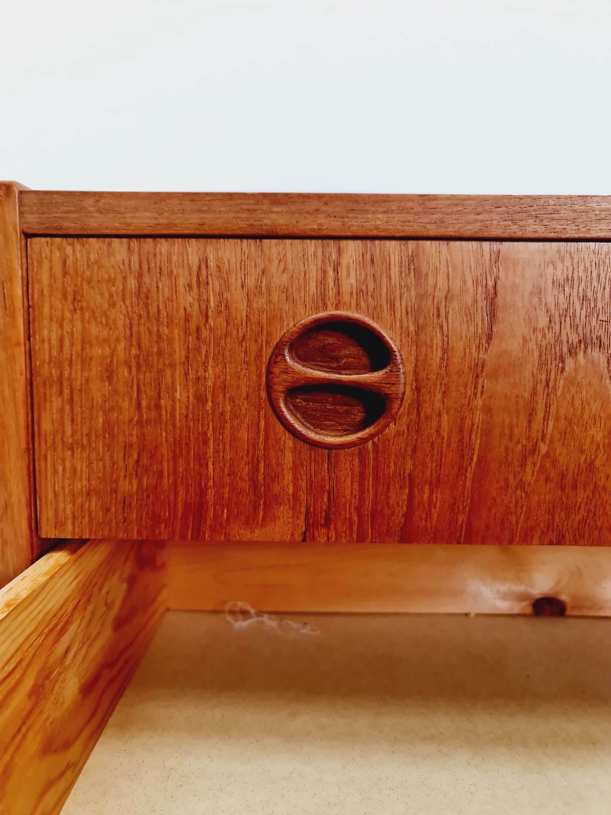 Midcentury danish design chest of drawers / drawer dresser /4 drawers cabinet 1960s