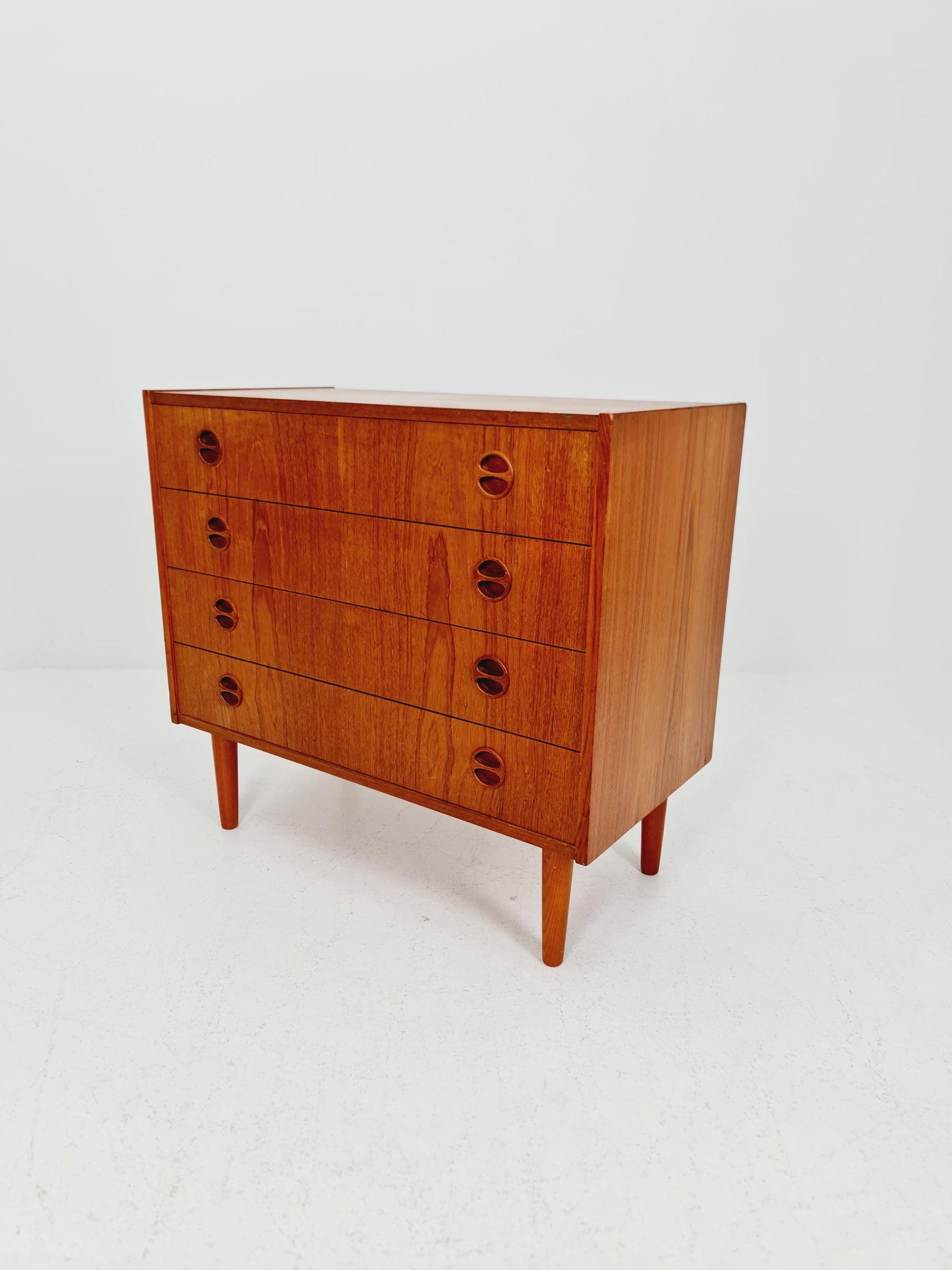 Midcentury danish design chest of drawers / drawer dresser /4 drawers cabinet 1960s