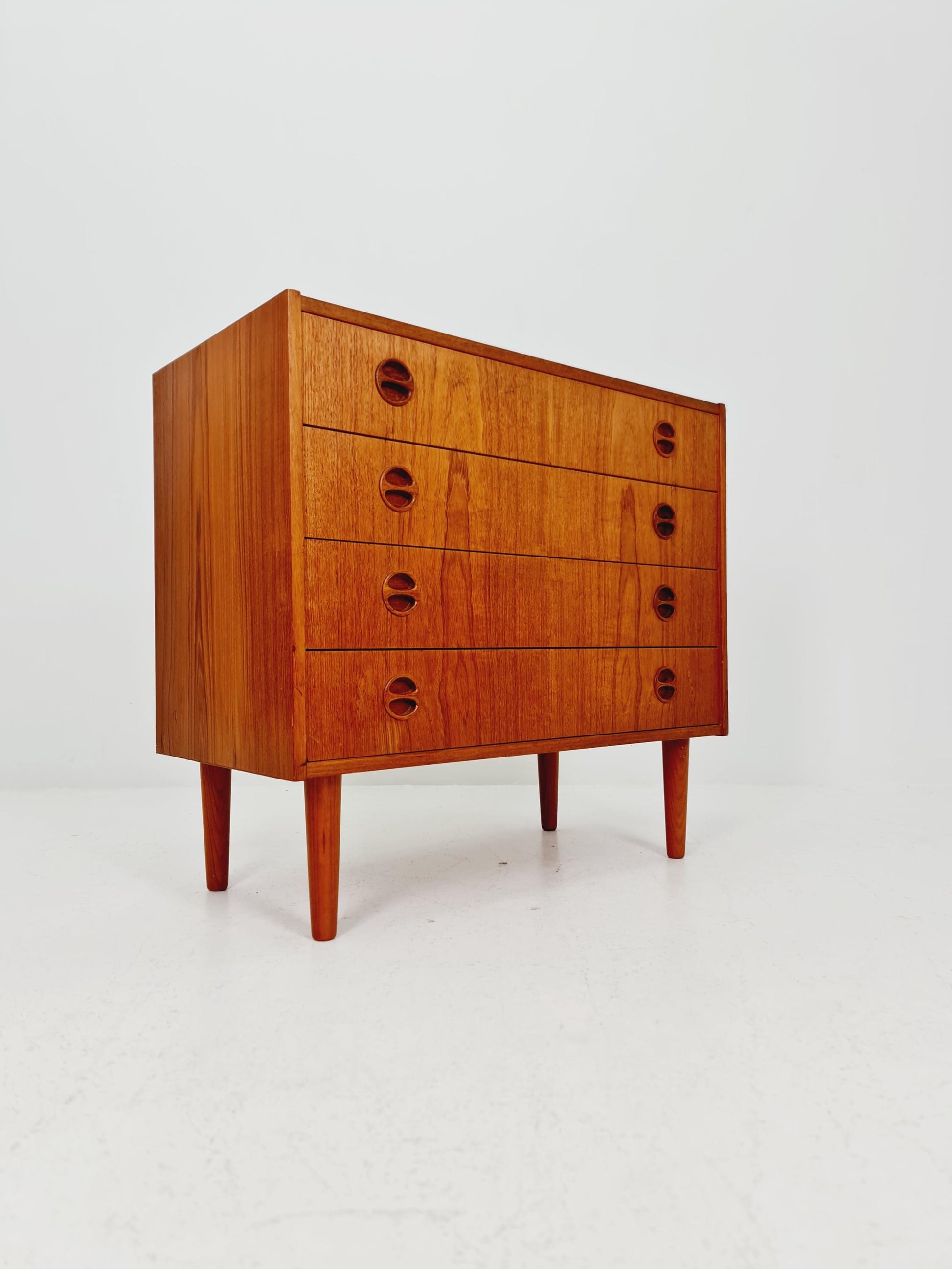 Midcentury danish design chest of drawers / drawer dresser /4 drawers cabinet 1960s