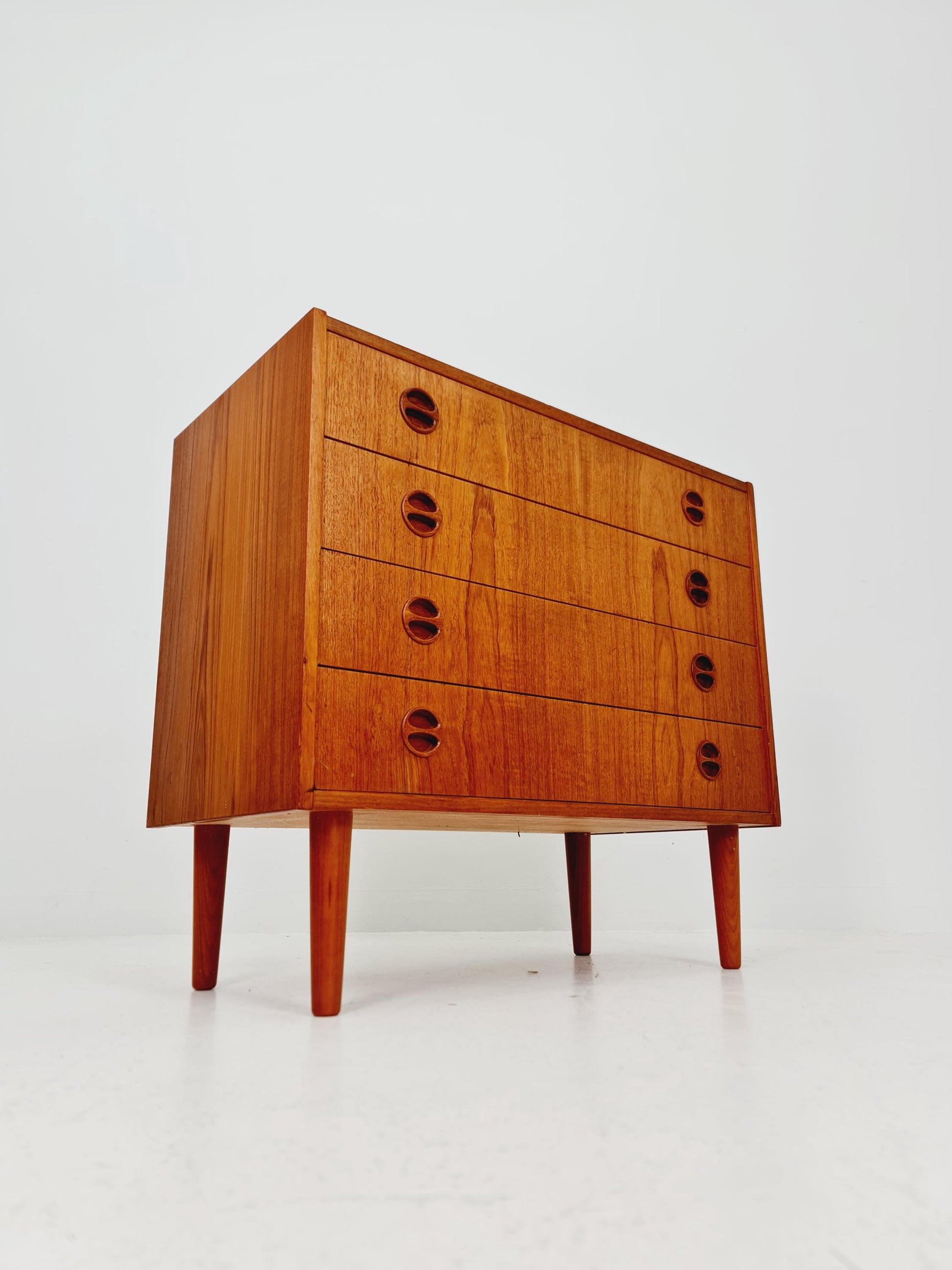 Midcentury danish design chest of drawers / drawer dresser /4 drawers cabinet 1960s