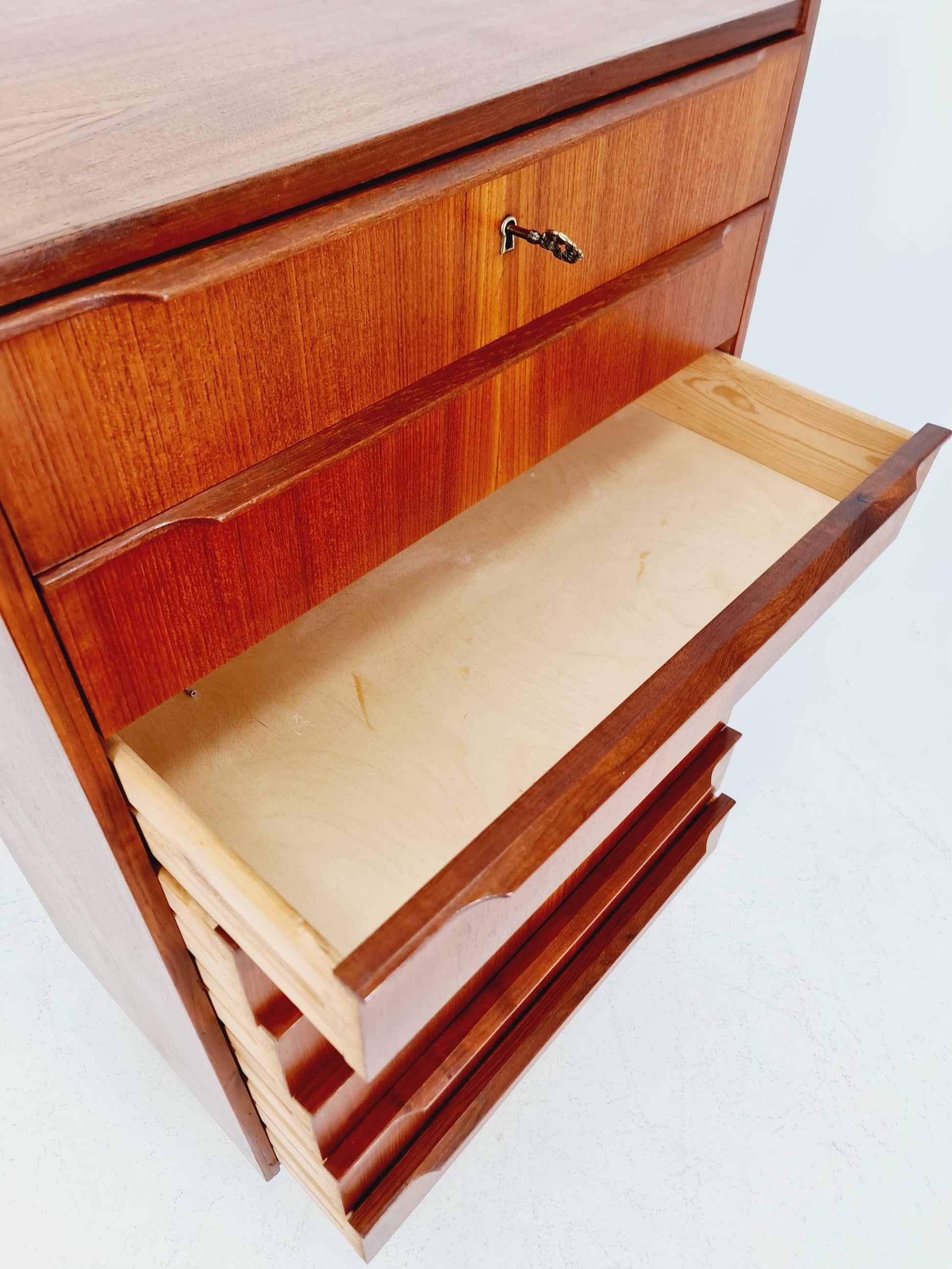 Midcentury danish design chest of drawers 8 Drawers tallboy 1960s