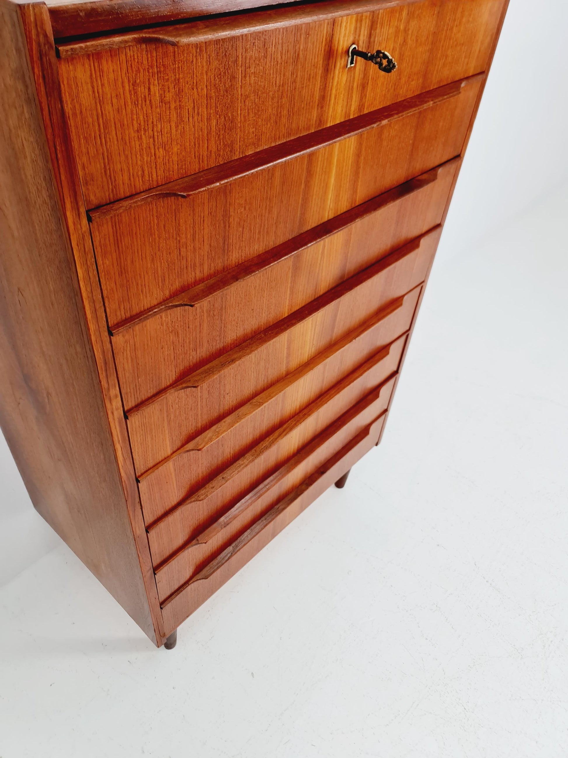 Midcentury danish design chest of drawers 8 Drawers tallboy 1960s