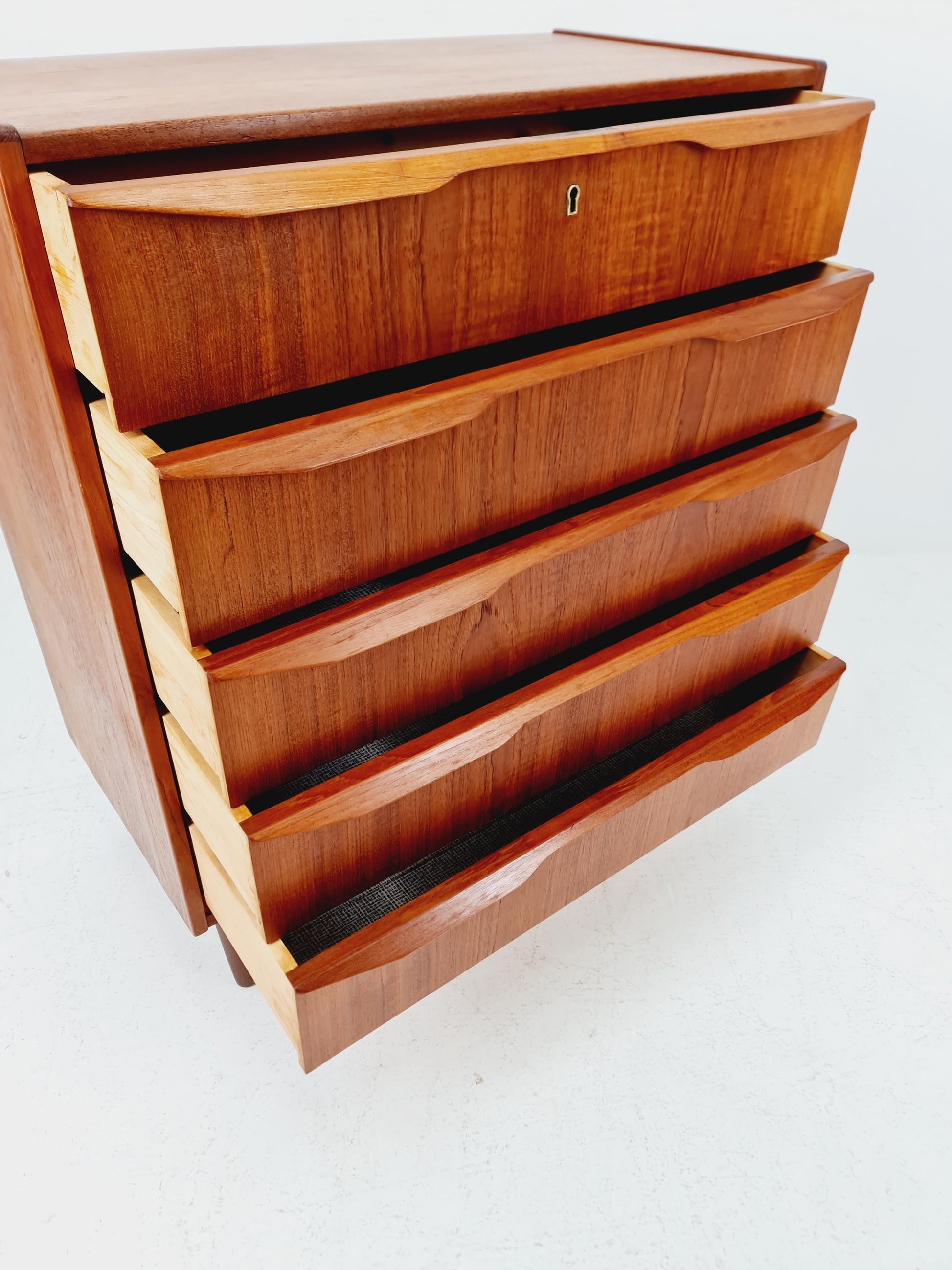 Midcentury danish design chest of drawers / drawer dresser /5 drawers cabinet By Ejsing Möbelfabrik 1960s