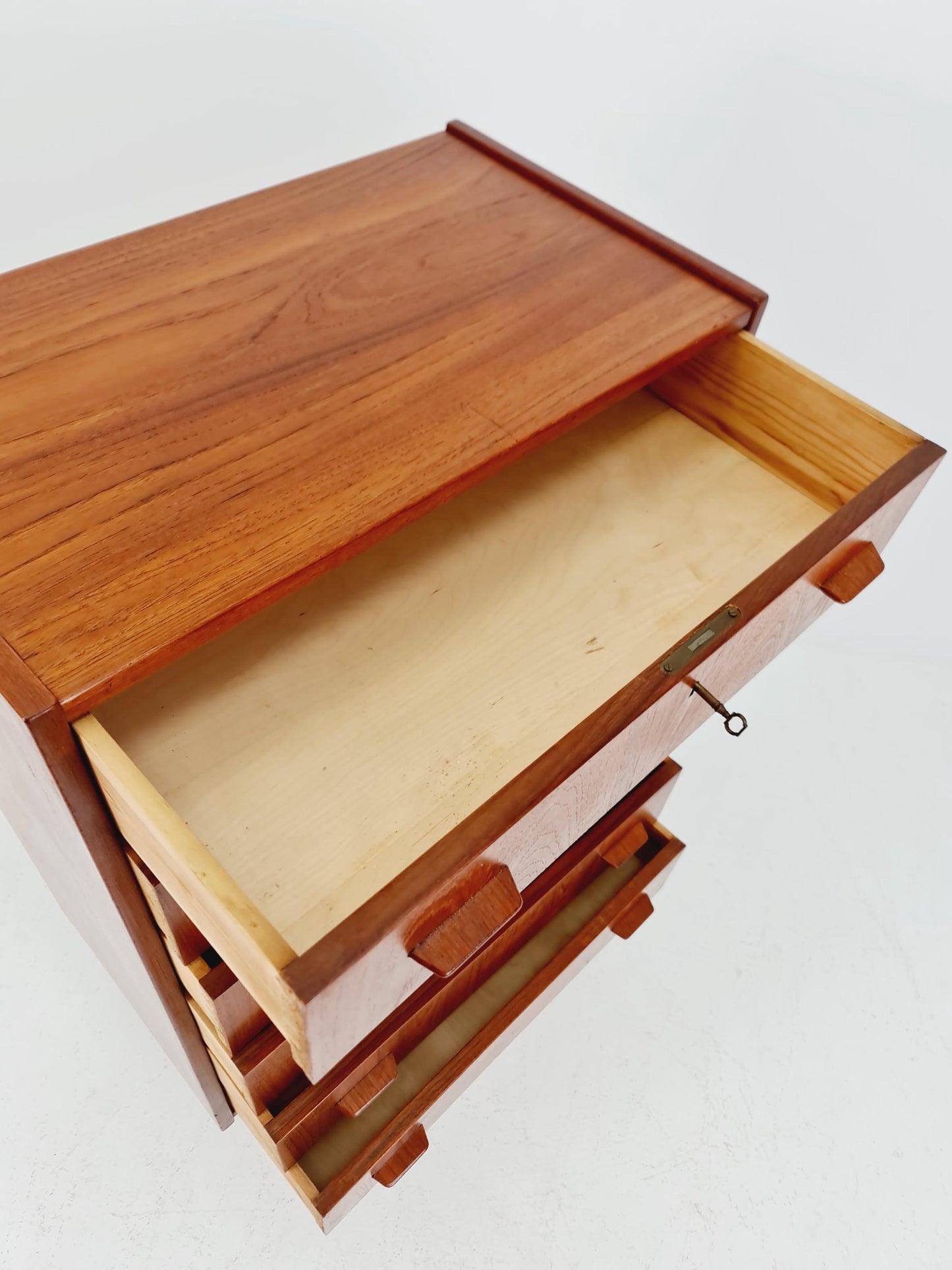 Midcentury danish design chest of drawers / drawer dresser /6 drawers cabinet By Ejsing Möbelfabrik 1960s