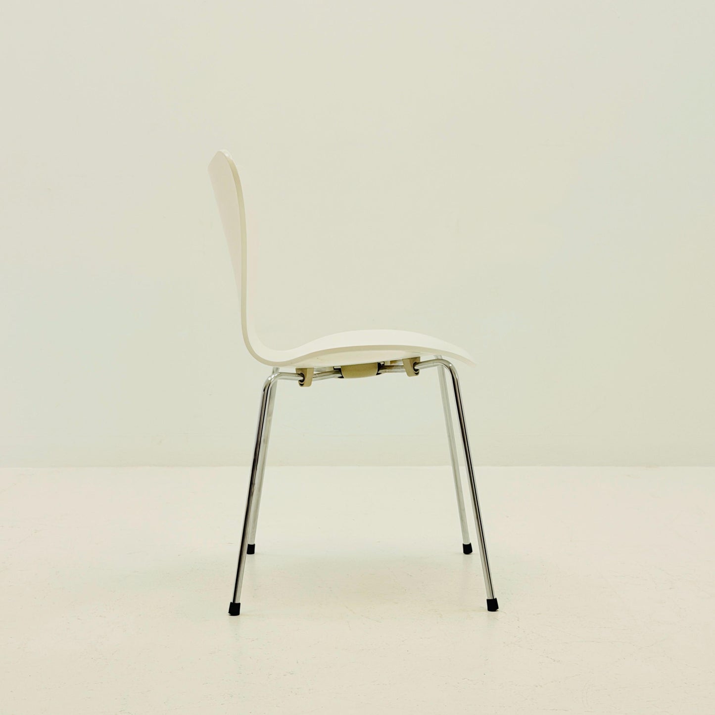 Mid century 3107 Butterfly Chair by Arne Jacobsen for Fritz Hansen, Denmark, 2000s