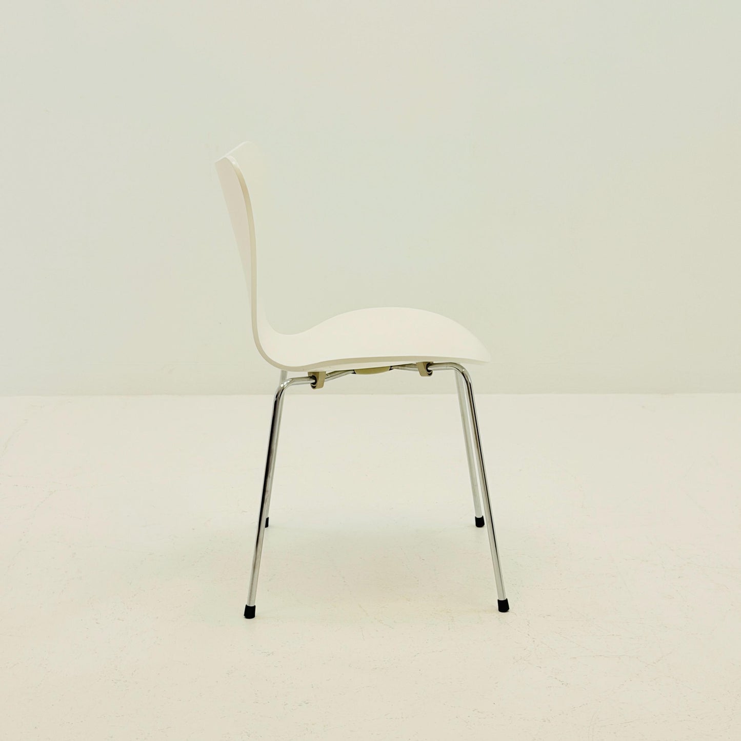Mid century 3107 Butterfly Chair by Arne Jacobsen for Fritz Hansen, Denmark, 2000s
