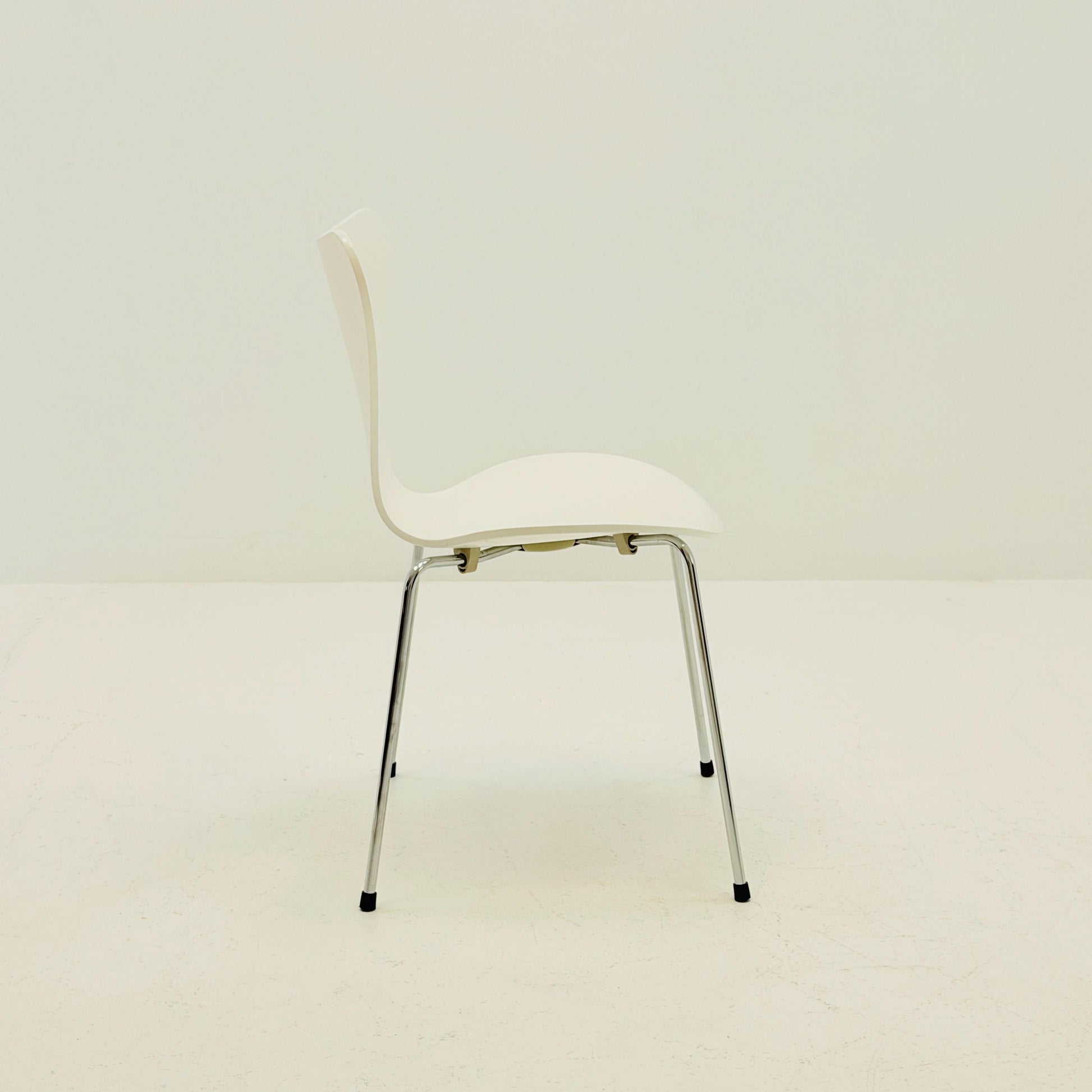Mid century 3107 Butterfly Chair by Arne Jacobsen for Fritz Hansen, Denmark, 2000s