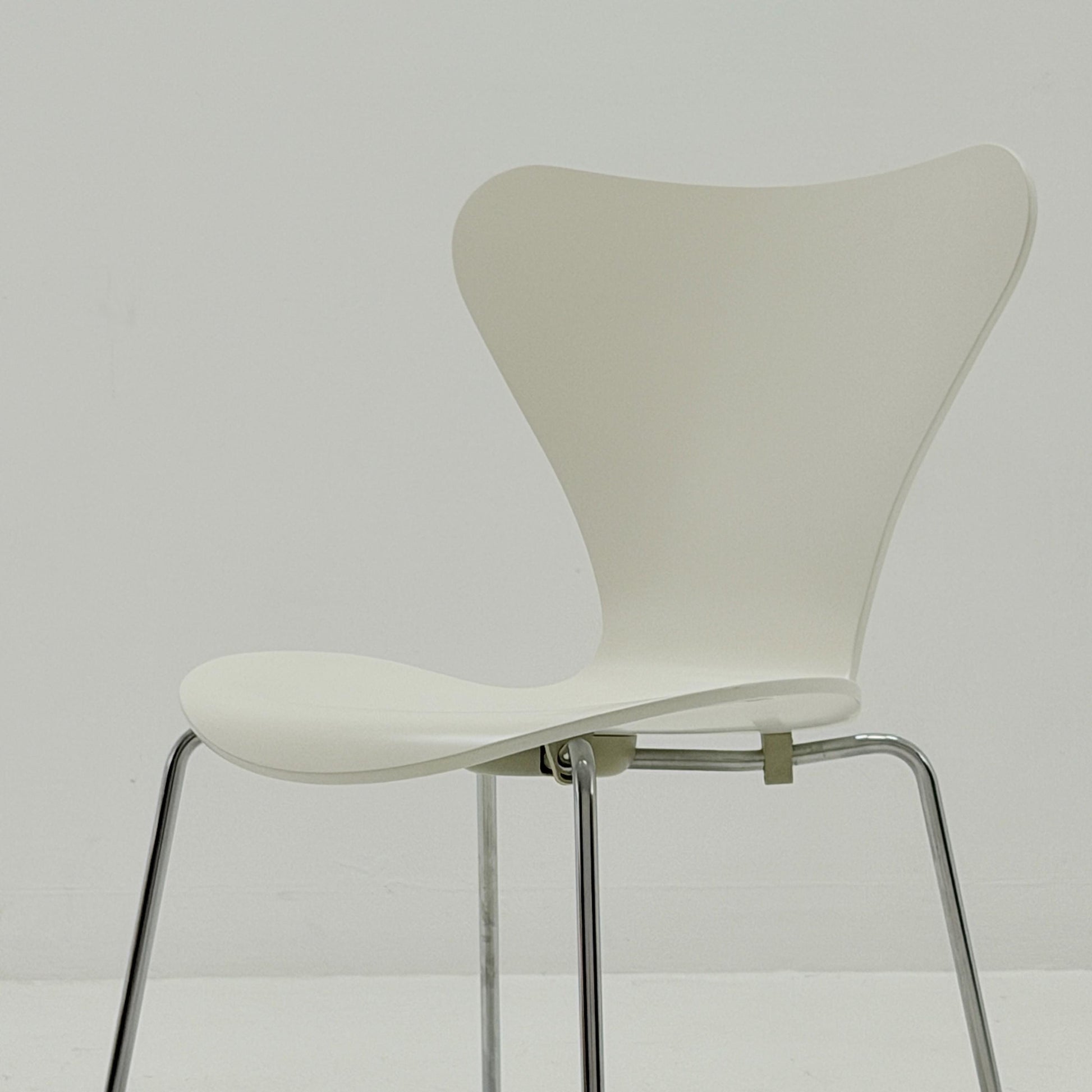 Mid century 3107 Butterfly Chair by Arne Jacobsen for Fritz Hansen, Denmark, 2000s