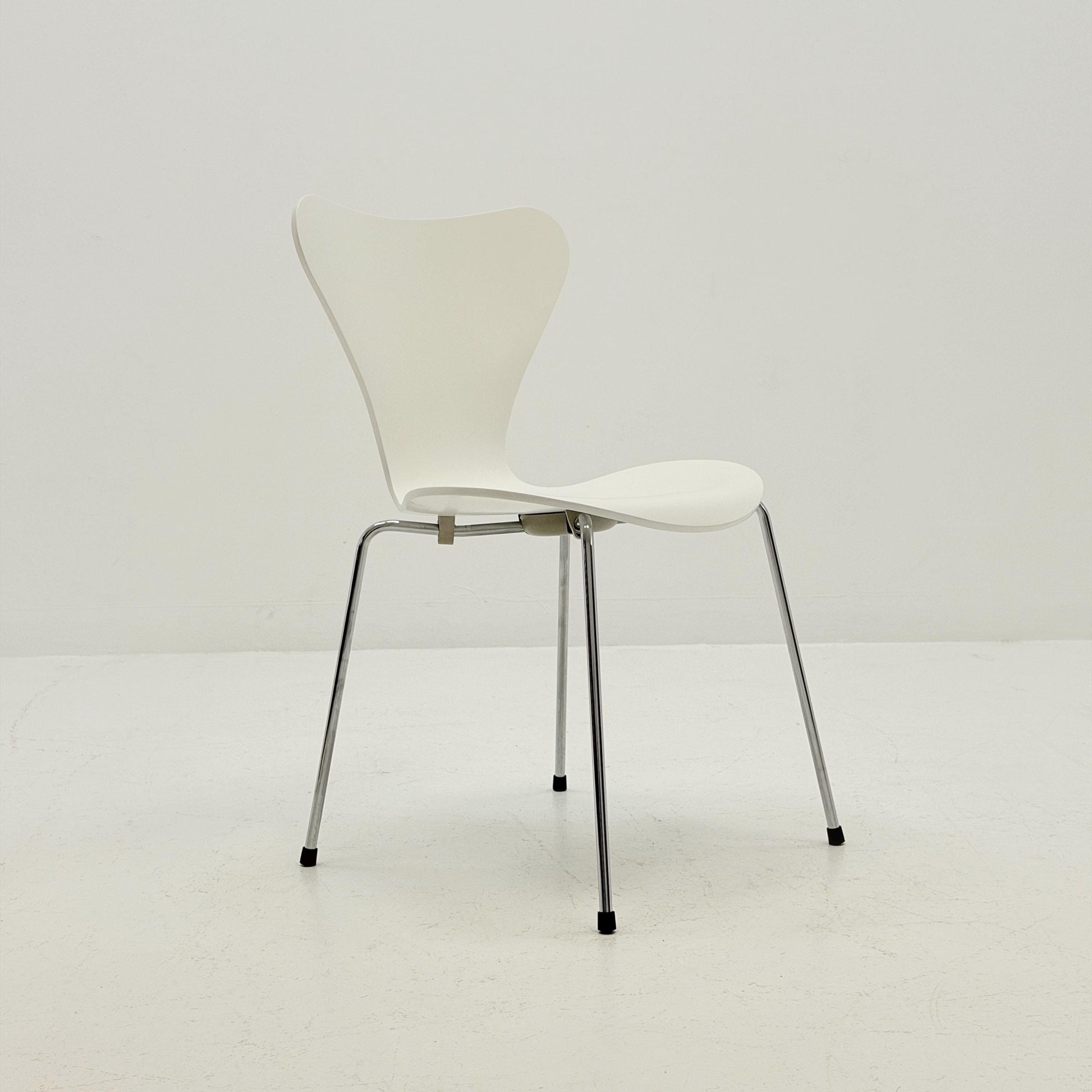 Mid century 3107 Butterfly Chair by Arne Jacobsen for Fritz Hansen, Denmark, 2000s