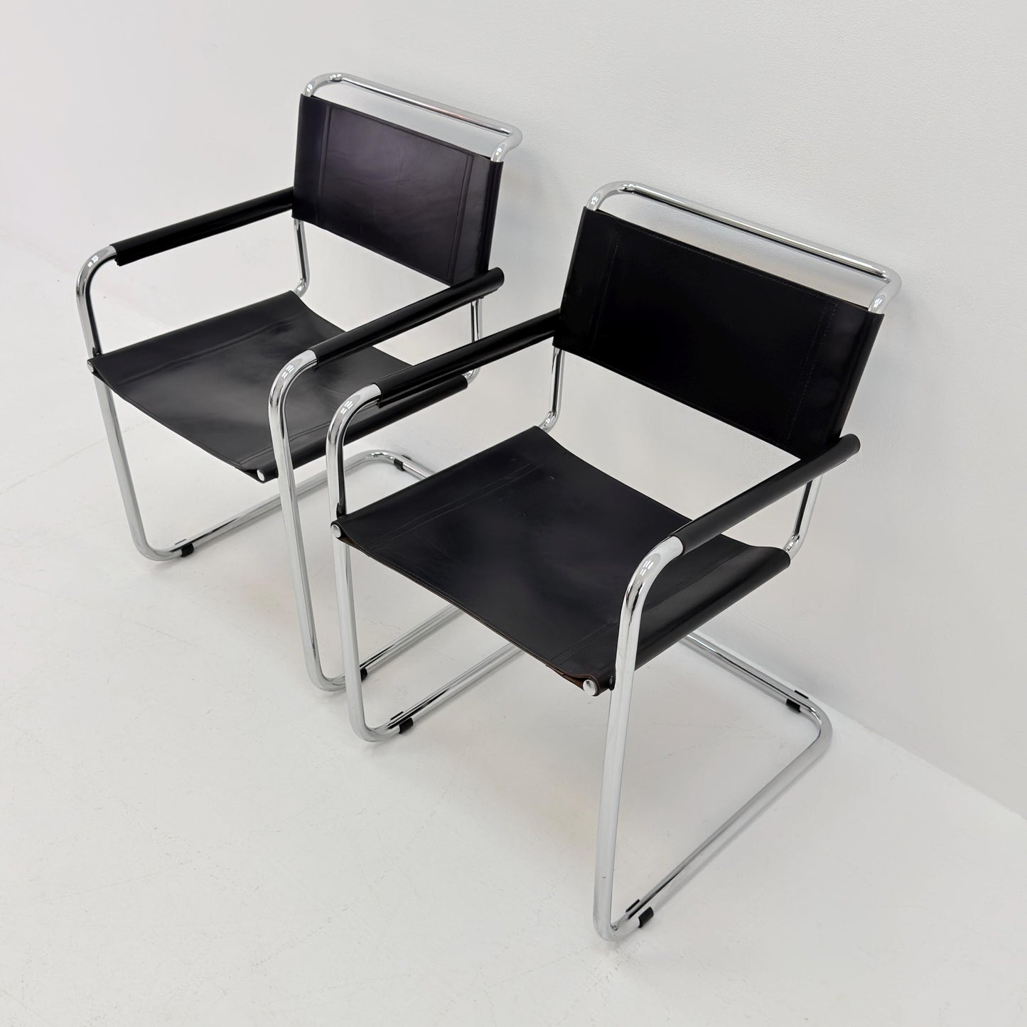 set of 2 Mid Century Bauhaus S34 Cantilever Armchair by Mart Stam for Italia Mobilia, Black Leather & Chrome, Italy 1980s