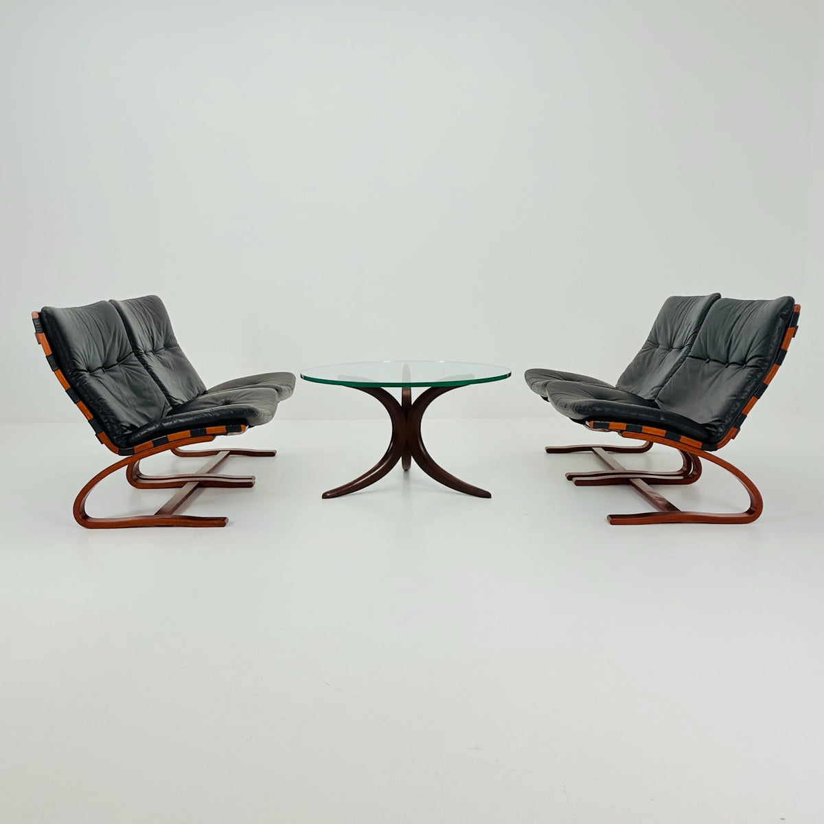 Rare Mid Century Scandinavian Living Room Set | 4 Kengu Lounge Chairs and coffee tbale by Elsa & Nordahl Solheim for Rybo | 1970s