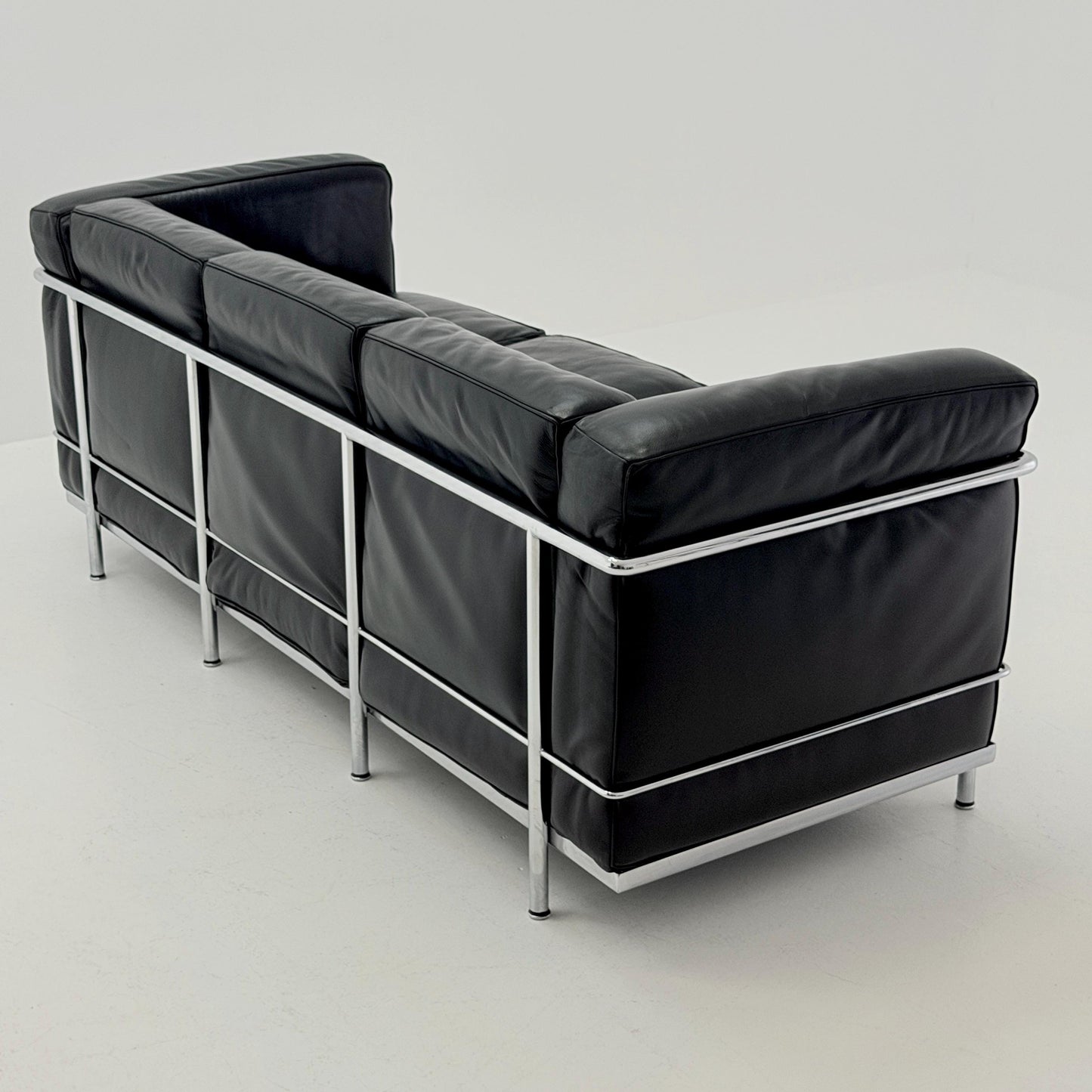 Mid century Bauhaus black leather LC2 3-Seat Sofa by Le Corbusier for Cassina, Italy 1980s