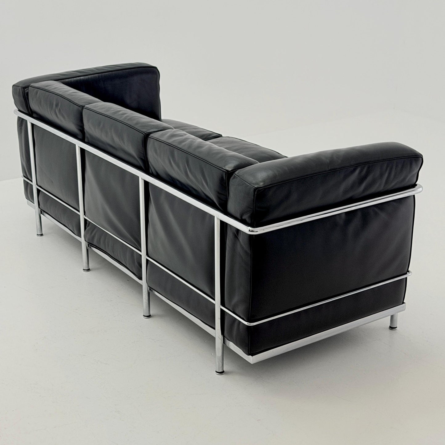 Mid century Bauhaus black leather LC2 3-Seat Sofa by Le Corbusier for Cassina, Italy 1980s