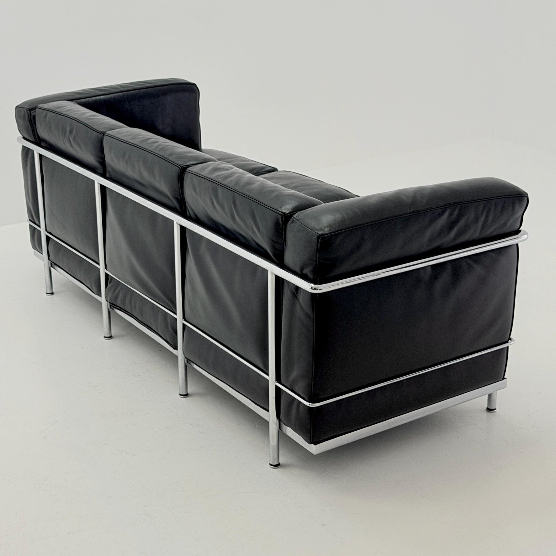 Mid century Bauhaus black leather LC2 3-Seat Sofa by Le Corbusier for Cassina, Italy 1980s