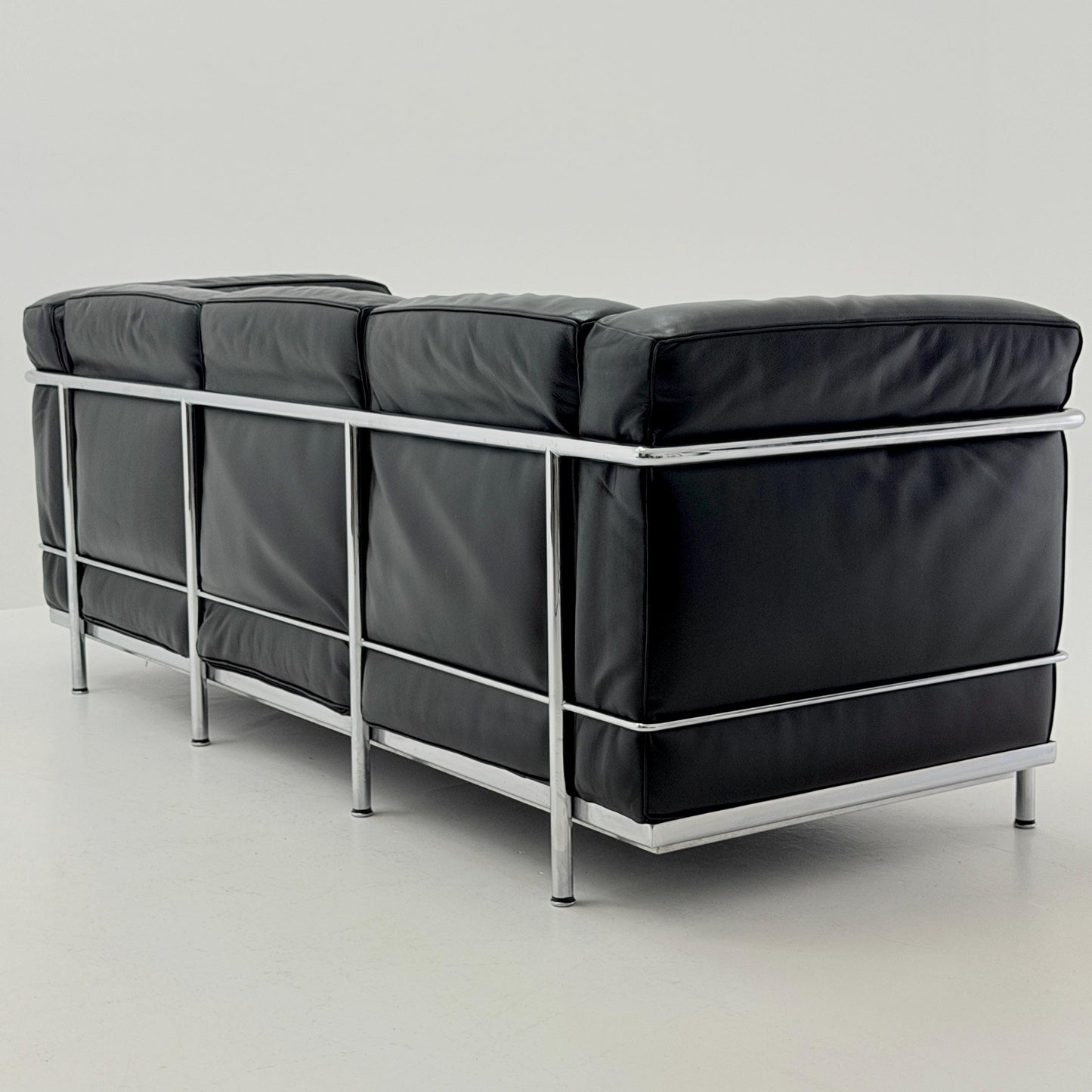 Mid century Bauhaus black leather LC2 3-Seat Sofa by Le Corbusier for Cassina, Italy 1980s