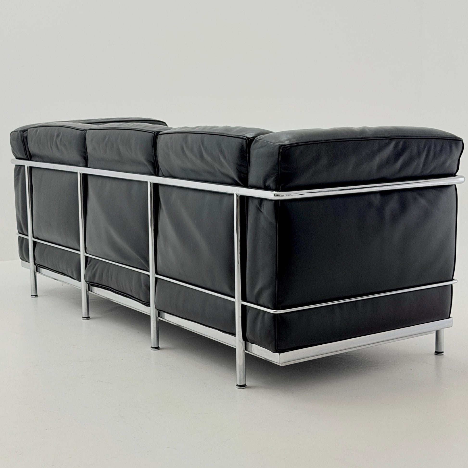 Mid century Bauhaus black leather LC2 3-Seat Sofa by Le Corbusier for Cassina, Italy 1980s