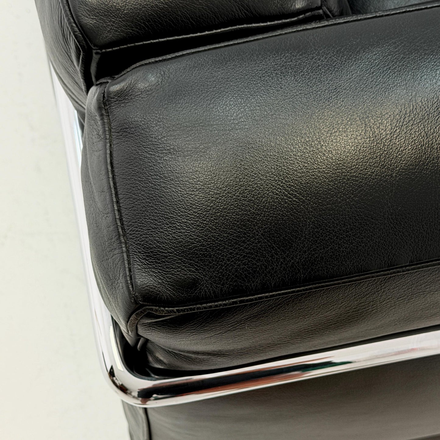 Mid century Bauhaus black leather LC2 3-Seat Sofa by Le Corbusier for Cassina, Italy 1980s