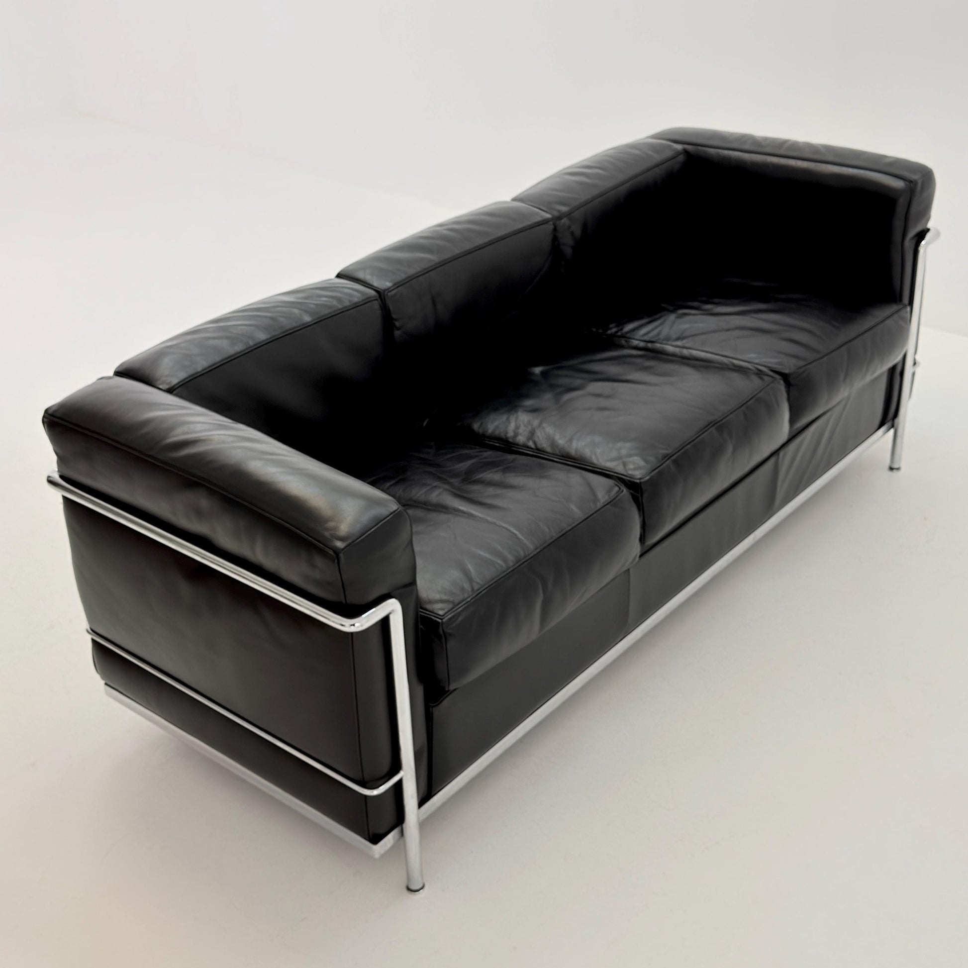 Mid century Bauhaus black leather LC2 3-Seat Sofa by Le Corbusier for Cassina, Italy 1980s
