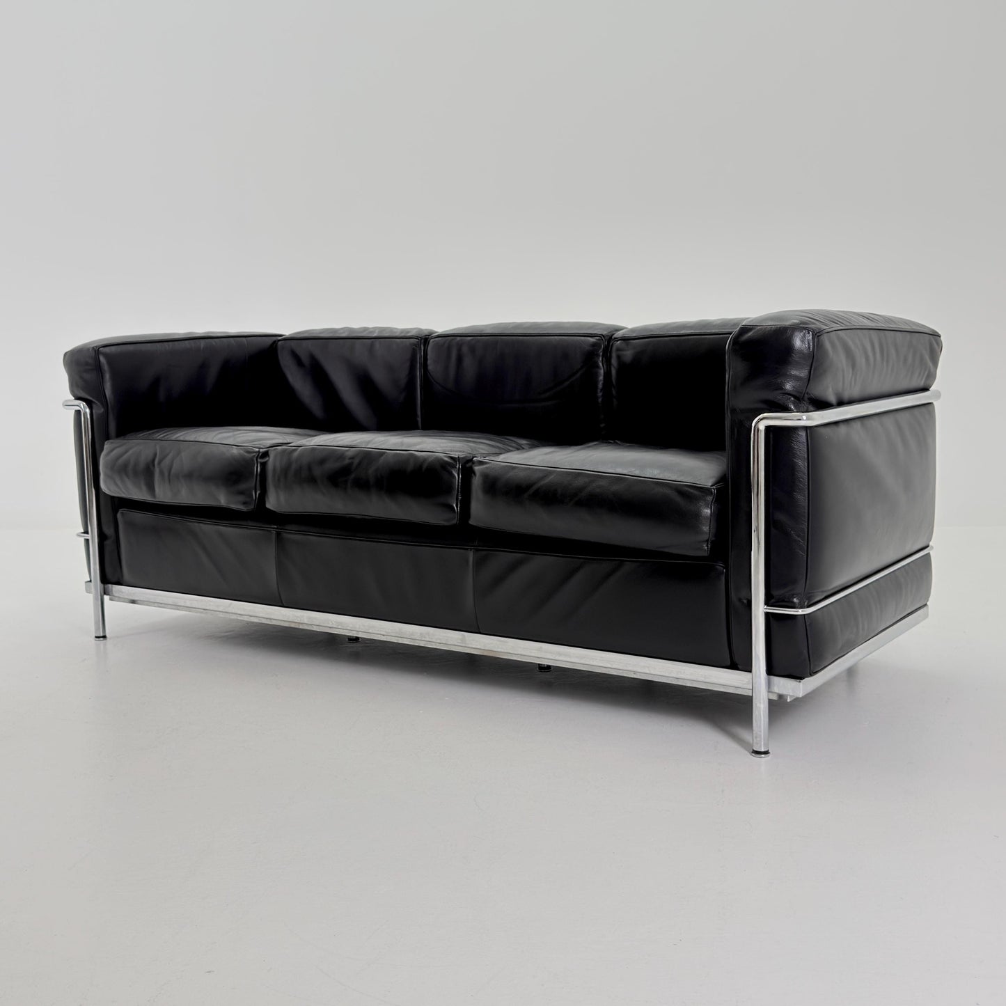 Mid century Bauhaus black leather LC2 3-Seat Sofa by Le Corbusier for Cassina, Italy 1980s