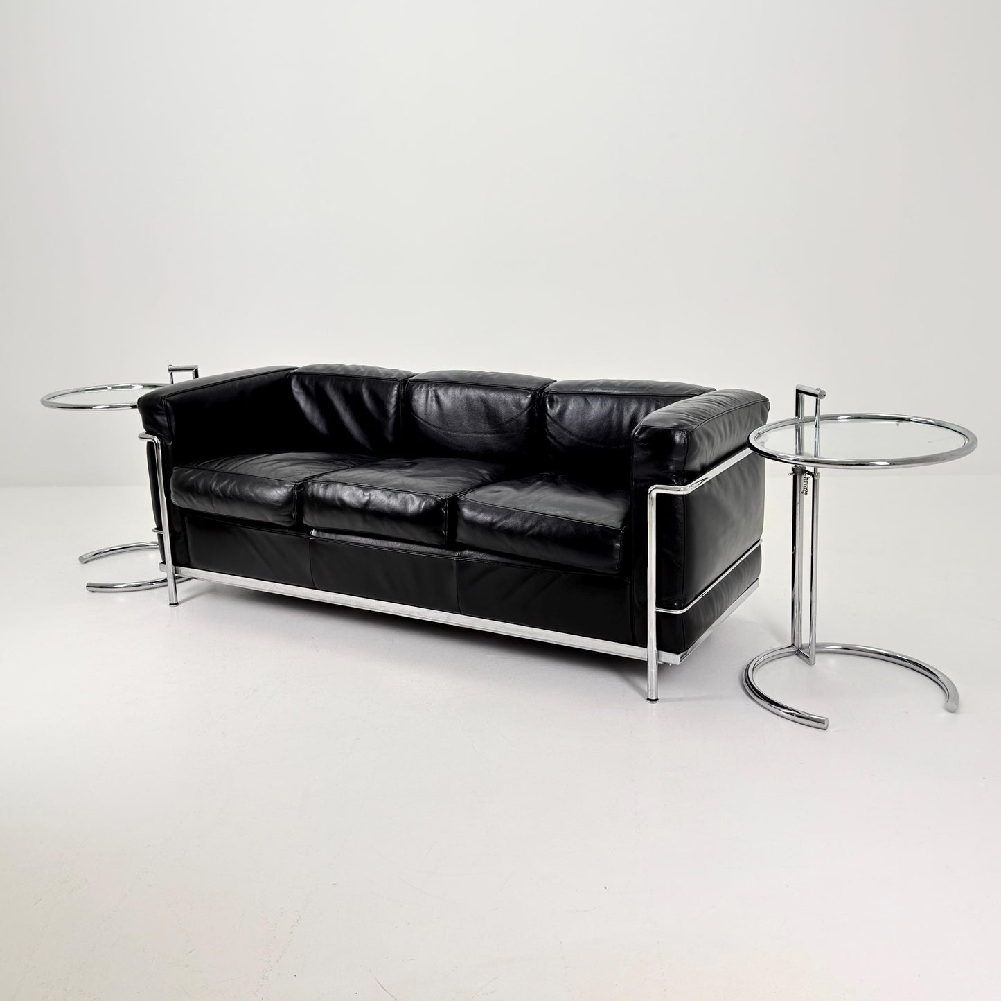 Mid century Bauhaus black leather LC2 3-Seat Sofa by Le Corbusier for Cassina, Italy 1980s