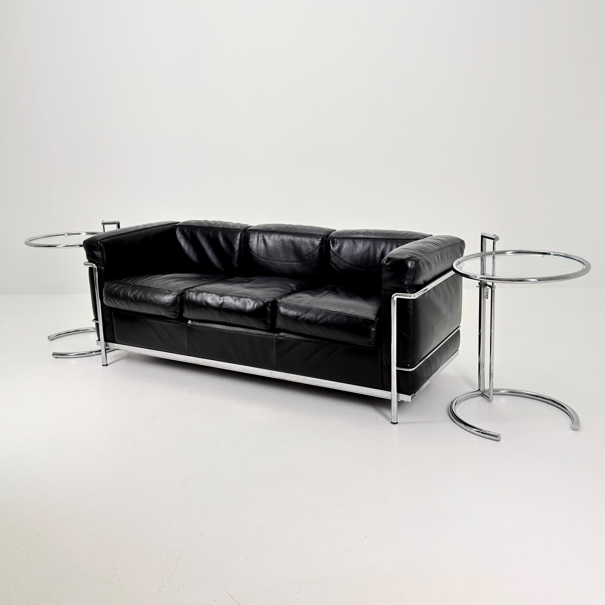 Mid century Bauhaus black leather LC2 3-Seat Sofa by Le Corbusier for Cassina, Italy 1980s