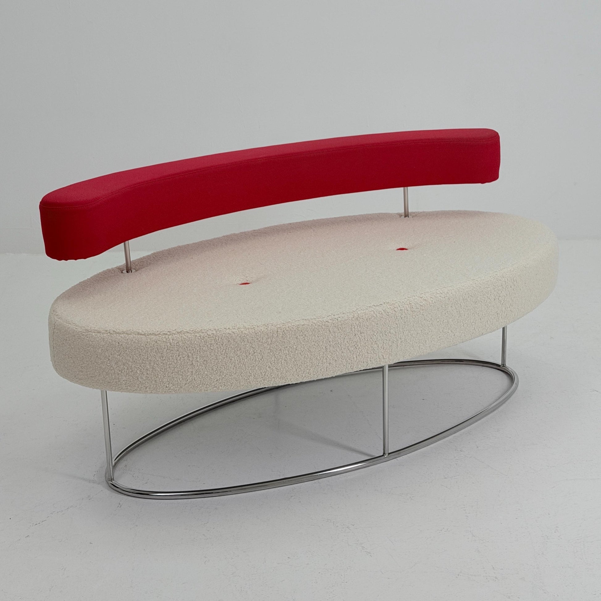 Rare Desalto Kidney Shape Sofa Italy 1990s | Postmodern Designer Lounge Bench | White Bouclé Teddy Fabric & Red Floating Backrest | Sculptur