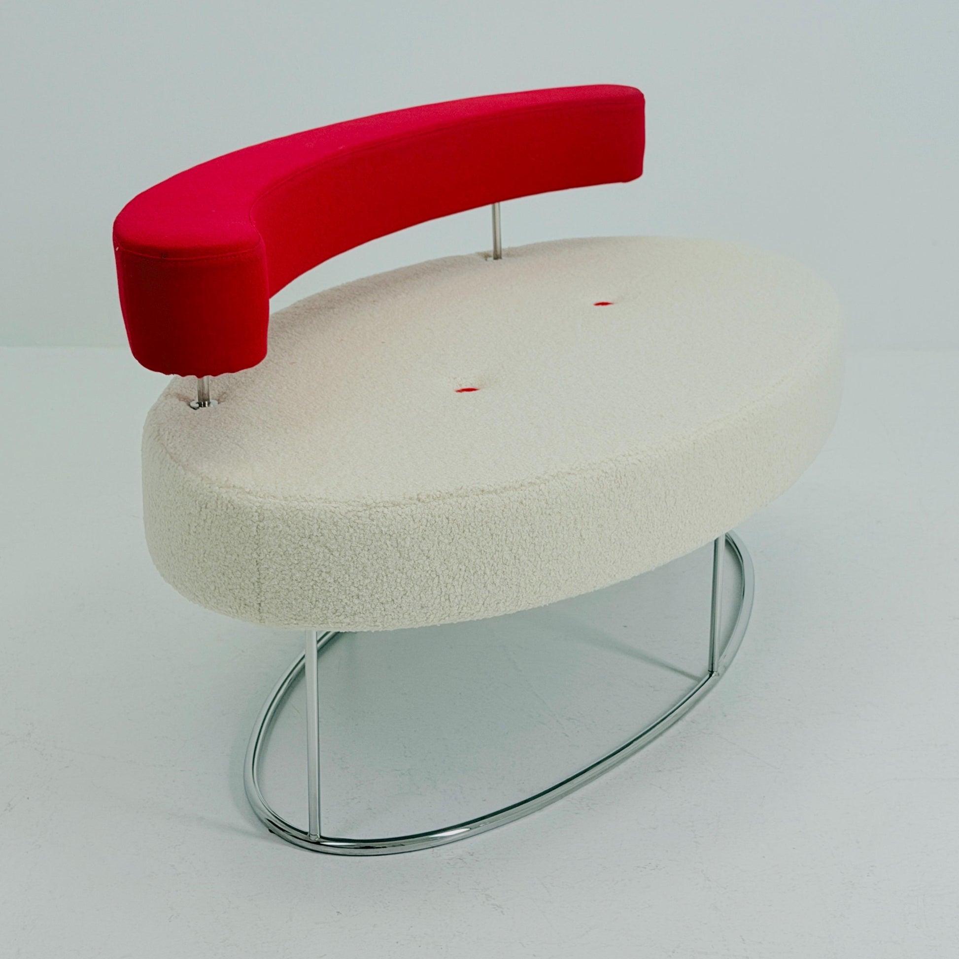 Rare Desalto Kidney Shape Sofa Italy 1990s | Postmodern Designer Lounge Bench | White Bouclé Teddy Fabric & Red Floating Backrest | Sculptur