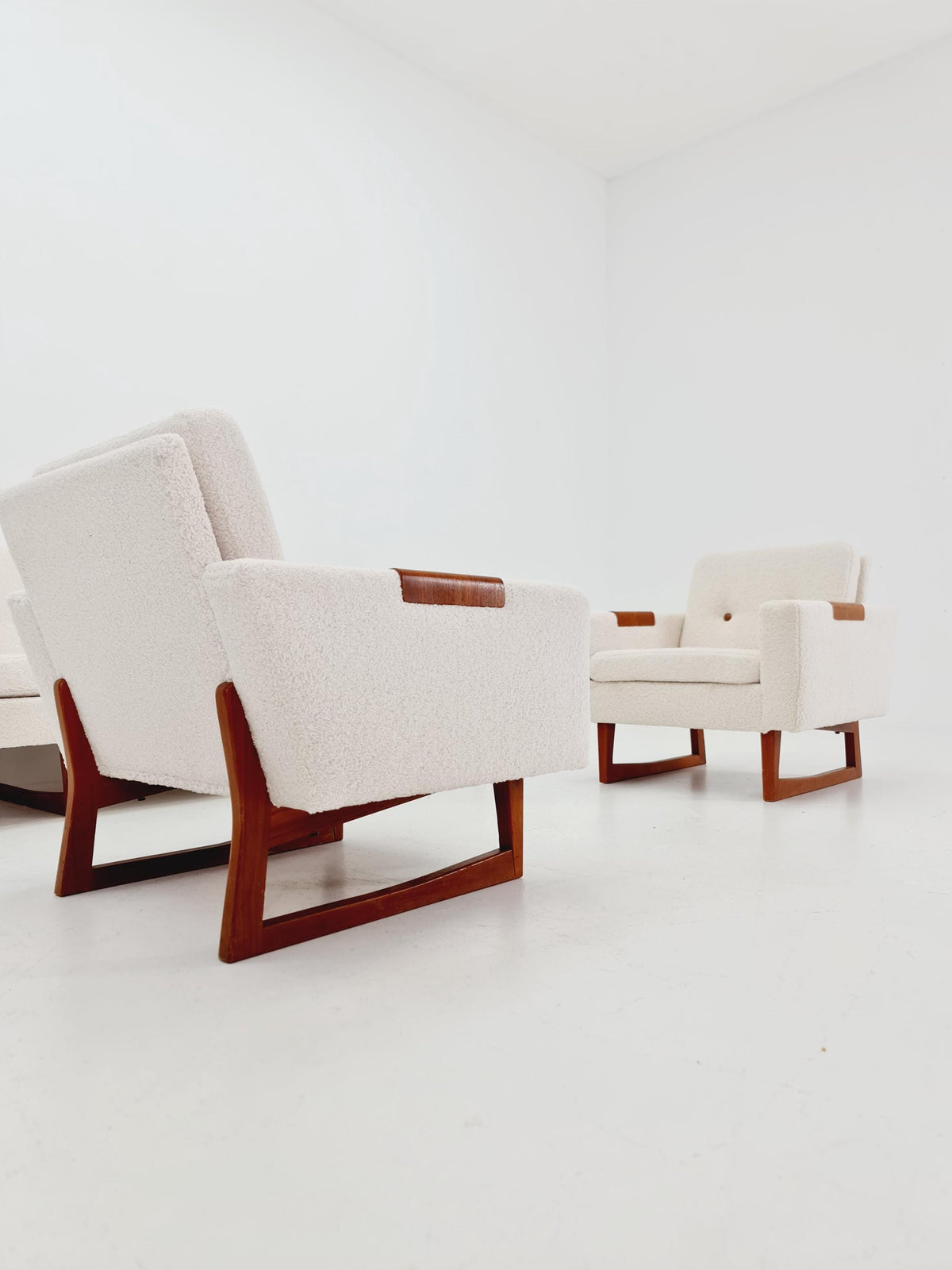 Mid-Century Modern 4-Seater Sofa & 2 Lounge Chairs Scandinavian Danish Design | Fully Refurbished Vintage Set BY Effka Möbler