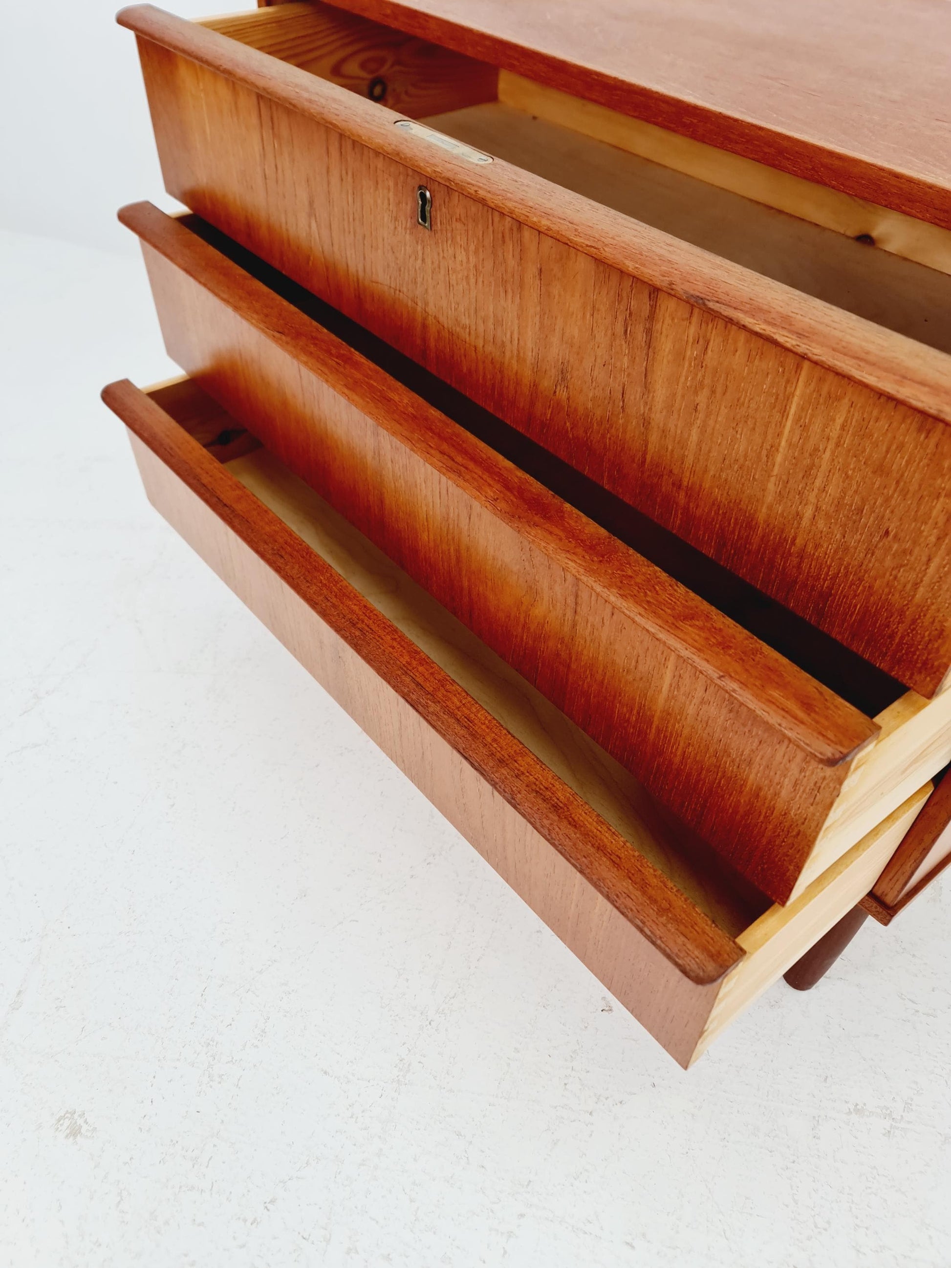Midcentury danish drawer dresser /3 drawers 1960s