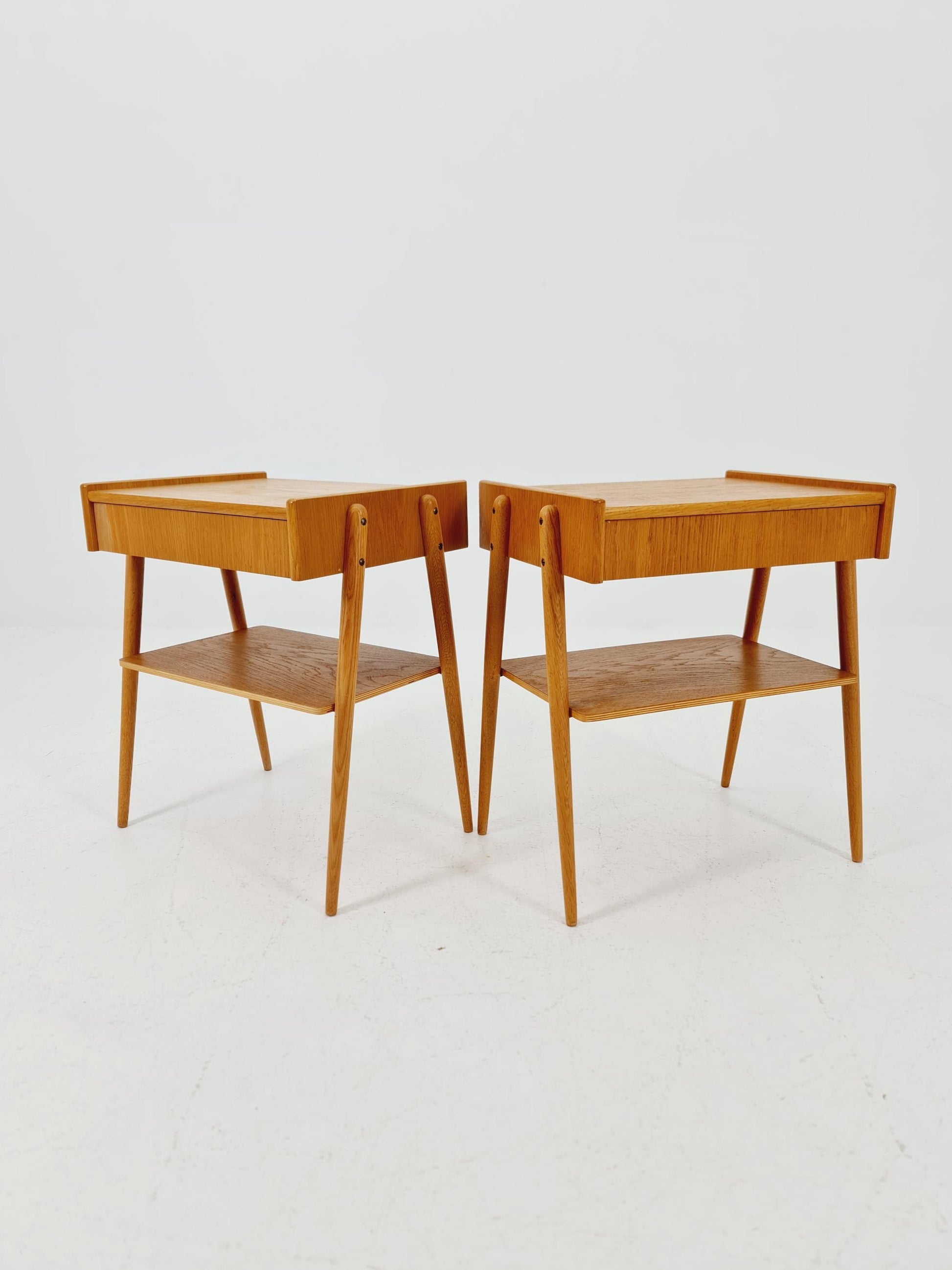 Pair of Swedish Midcentury Oak Vintage Side table/ Bedside table/ Night stand by Carlström & Co, 1960s