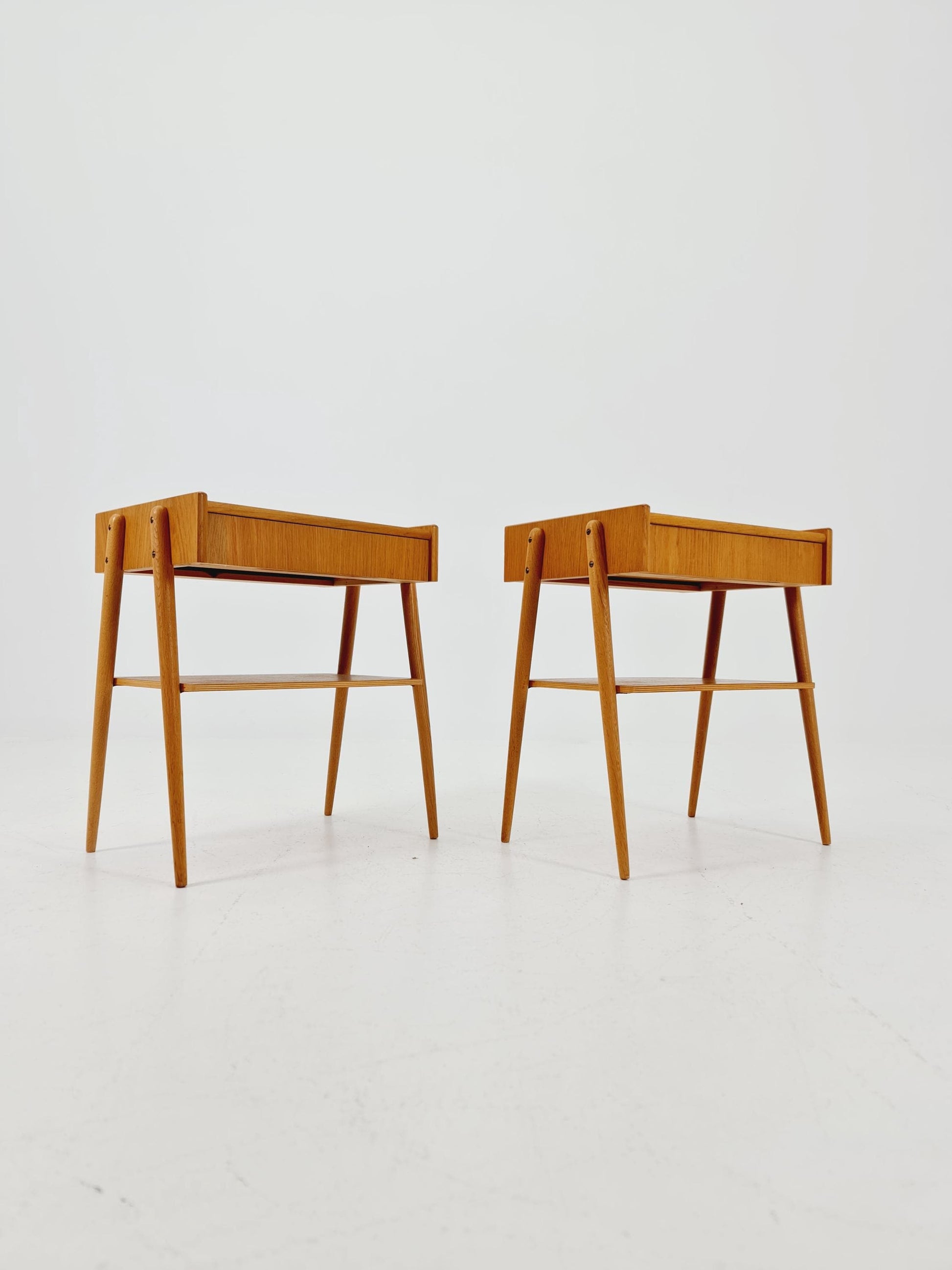 Pair of Swedish Midcentury Oak Vintage Side table/ Bedside table/ Night stand by Carlström & Co, 1960s